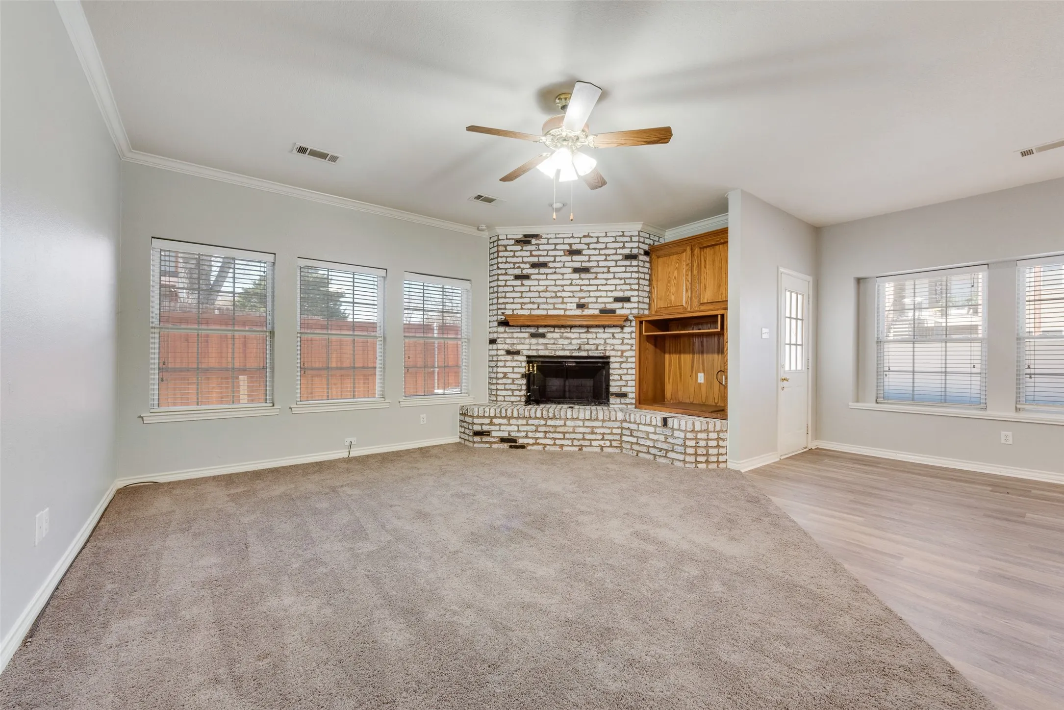 Duplex For Rent in Denton County , 739 Harbour Town Drive, Lake Dallas, Texas 75065, 3 Bedroom, 2 Bathroom, 2 Garage spaces, 1,601 Sqft, built in 1998, mls#21328087, Real Estate Agent in Lake Dallas, Homes For Rent in Denton county, Homes For Rent in Lake Dallas, Realtor in Lake Dallas Texas, Real Estate Brokerage Independent Realty Texas, Luminita Cordes Realtor