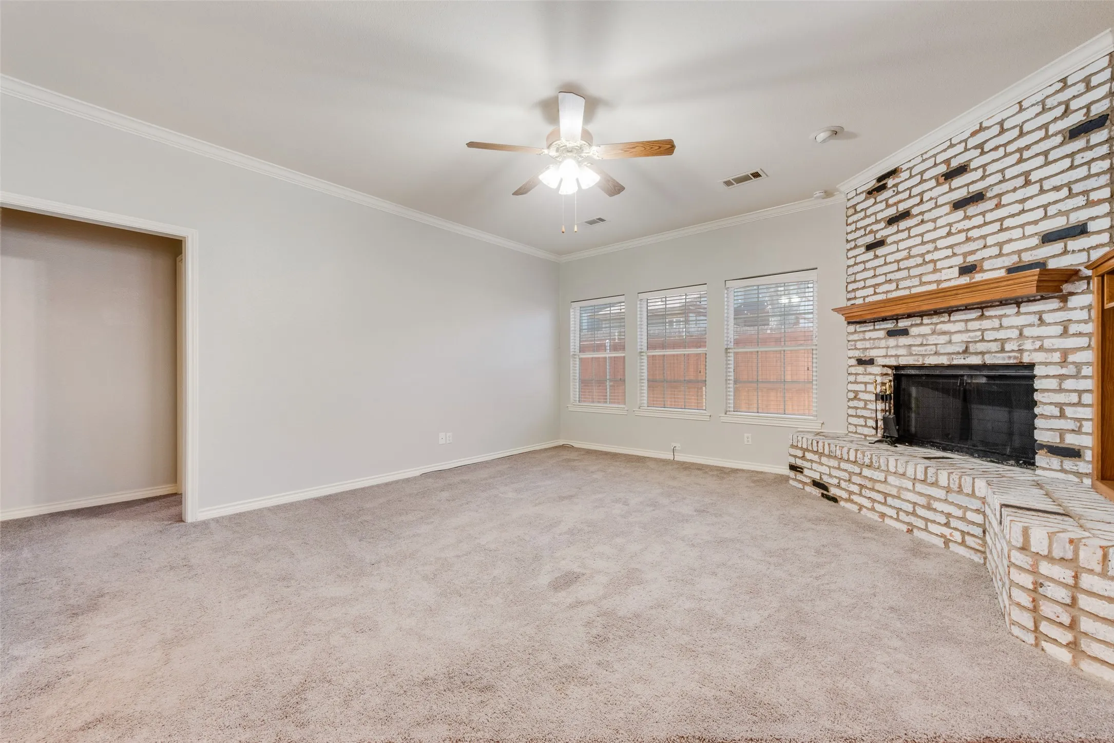 Duplex For Rent in Denton County , 739 Harbour Town Drive, Lake Dallas, Texas 75065, 3 Bedroom, 2 Bathroom, 2 Garage spaces, 1,601 Sqft, built in 1998, mls#21328087, Real Estate Agent in Lake Dallas, Homes For Rent in Denton county, Homes For Rent in Lake Dallas, Realtor in Lake Dallas Texas, Real Estate Brokerage Independent Realty Texas, Luminita Cordes Realtor