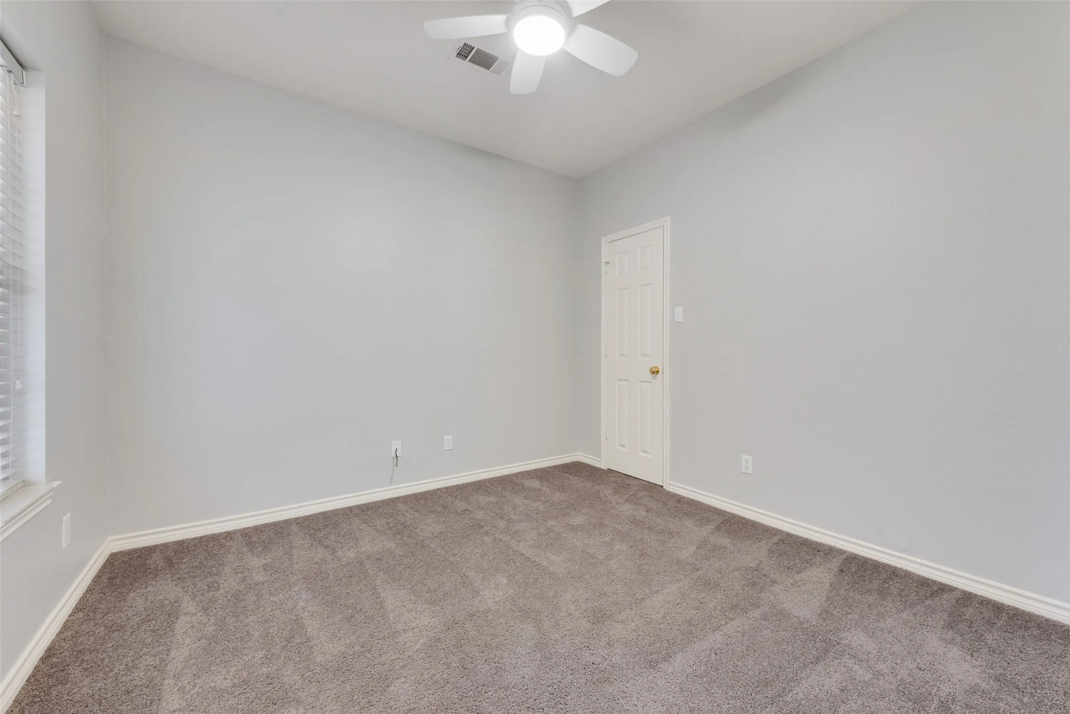 Duplex For Rent in Denton County , 739 Harbour Town Drive, Lake Dallas, Texas 75065, 3 Bedroom, 2 Bathroom, 2 Garage spaces, 1,601 Sqft, built in 1998, mls#21328087, Real Estate Agent in Lake Dallas, Homes For Rent in Denton county, Homes For Rent in Lake Dallas, Realtor in Lake Dallas Texas, Real Estate Brokerage Independent Realty Texas, Luminita Cordes Realtor