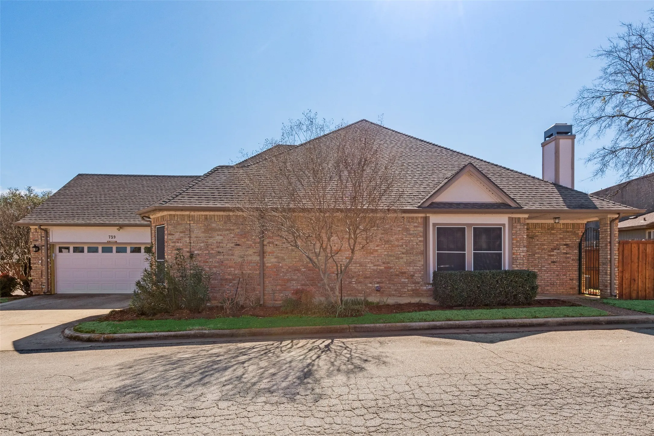 Duplex For Rent in Denton County , 739 Harbour Town Drive, Lake Dallas, Texas 75065, 3 Bedroom, 2 Bathroom, 2 Garage spaces, 1,601 Sqft, built in 1998, mls#21328087, Real Estate Agent in Lake Dallas, Homes For Rent in Denton county, Homes For Rent in Lake Dallas, Realtor in Lake Dallas Texas, Real Estate Brokerage Independent Realty Texas, Luminita Cordes Realtor