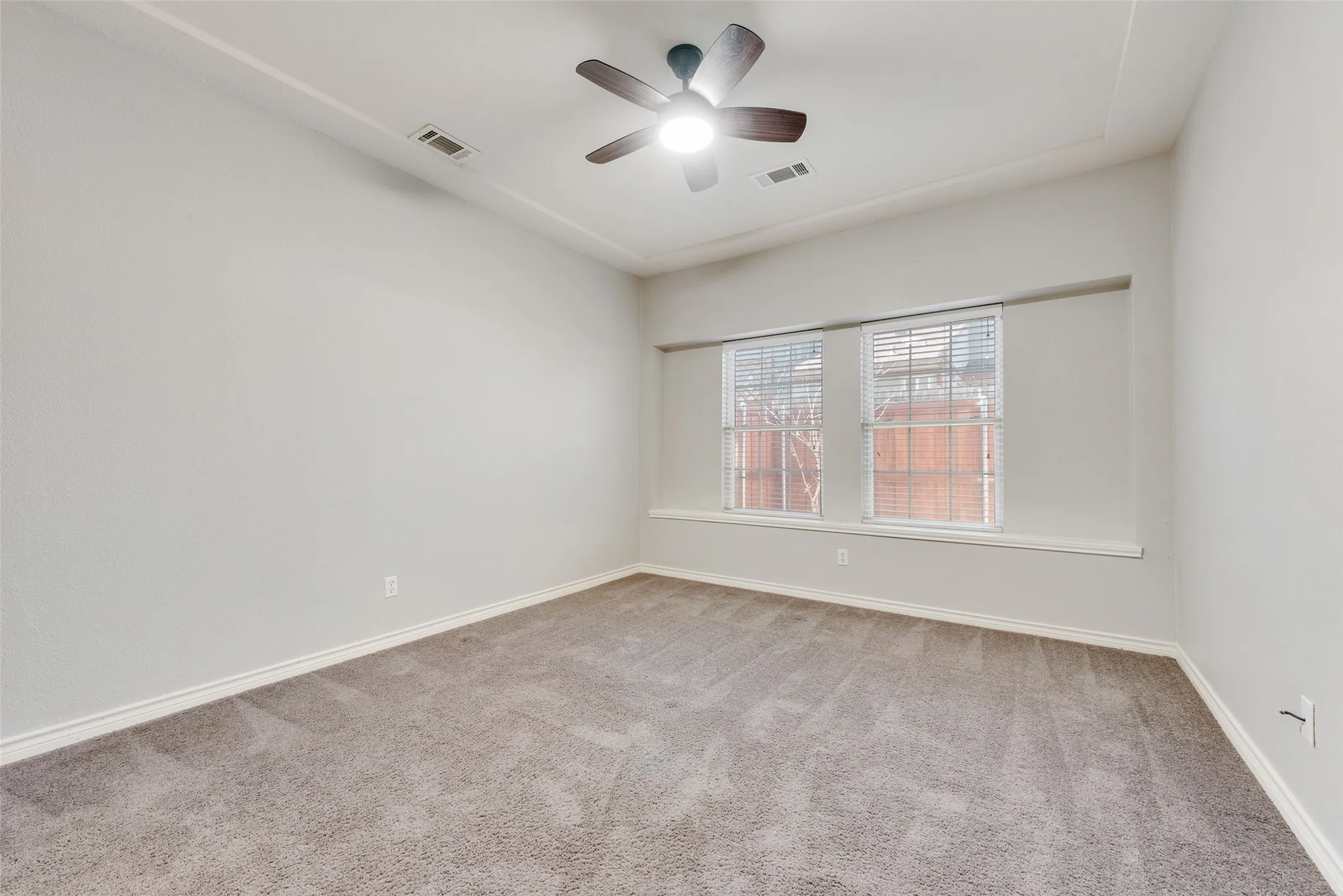 Duplex For Rent in Denton County , 739 Harbour Town Drive, Lake Dallas, Texas 75065, 3 Bedroom, 2 Bathroom, 2 Garage spaces, 1,601 Sqft, built in 1998, mls#21328087, Real Estate Agent in Lake Dallas, Homes For Rent in Denton county, Homes For Rent in Lake Dallas, Realtor in Lake Dallas Texas, Real Estate Brokerage Independent Realty Texas, Luminita Cordes Realtor
