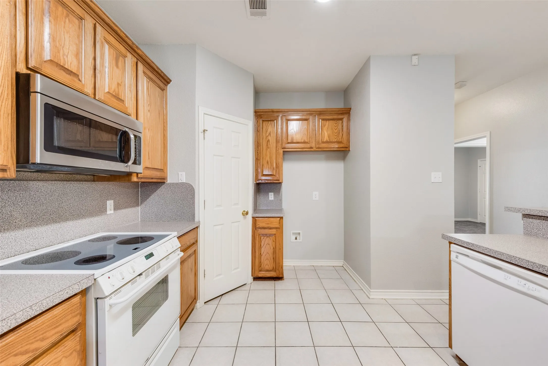 Duplex For Rent in Denton County , 739 Harbour Town Drive, Lake Dallas, Texas 75065, 3 Bedroom, 2 Bathroom, 2 Garage spaces, 1,601 Sqft, built in 1998, mls#21328087, Real Estate Agent in Lake Dallas, Homes For Rent in Denton county, Homes For Rent in Lake Dallas, Realtor in Lake Dallas Texas, Real Estate Brokerage Independent Realty Texas, Luminita Cordes Realtor