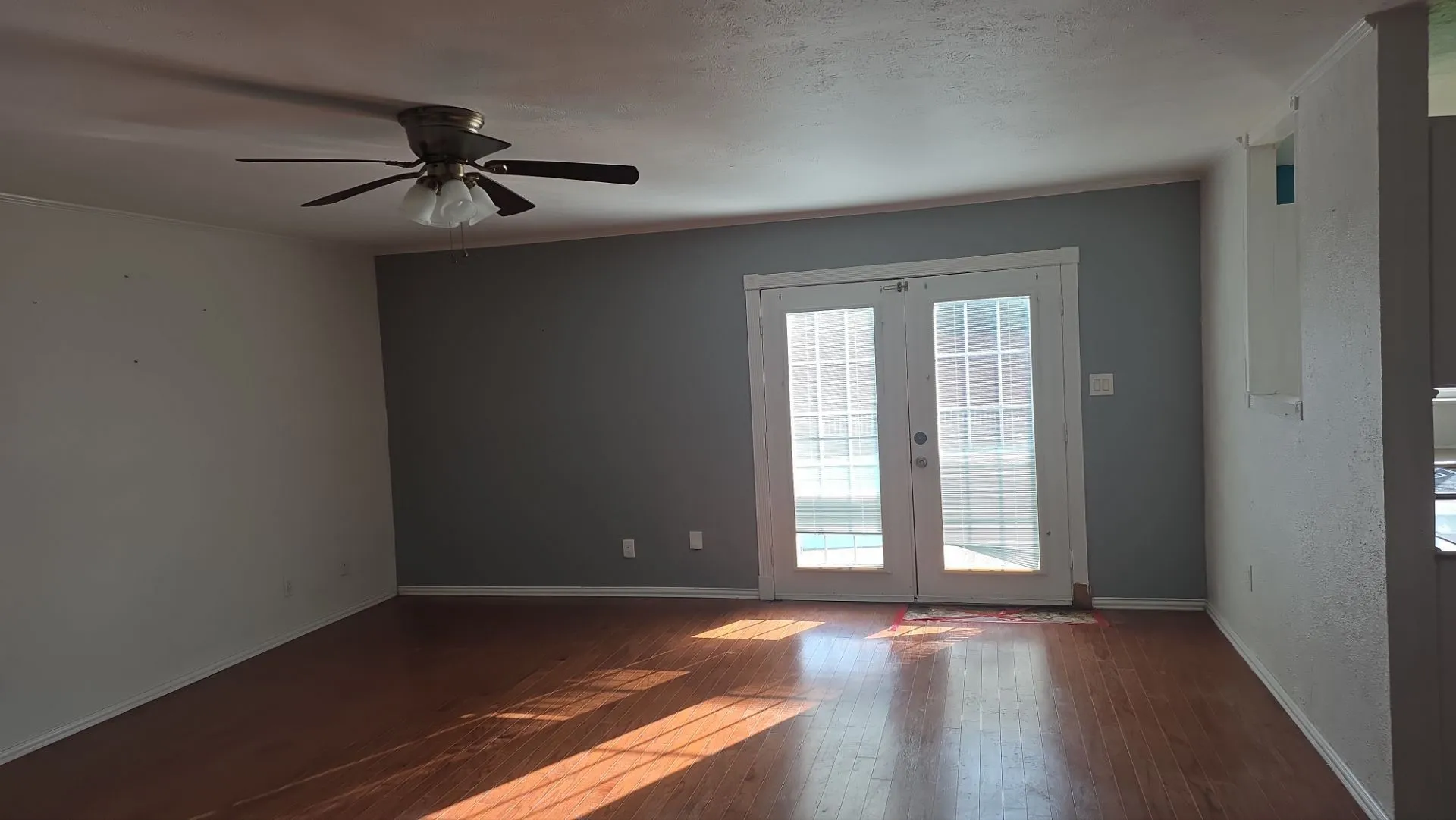 Single Family Residence For Sale in Kaufman County , 412 Forestwood Drive, Forney, Texas 75126, 3 Bedroom, 2 Bathroom, 2 Garage spaces, 1,458 Sqft, built in 1981, mls#21328931, Real Estate Agent in Forney, Homes For Sale in Kaufman county, Homes For Sale in Forney, Realtor in Forney Texas, Real Estate Brokerage Independent Realty Texas, Luminita Cordes Realtor