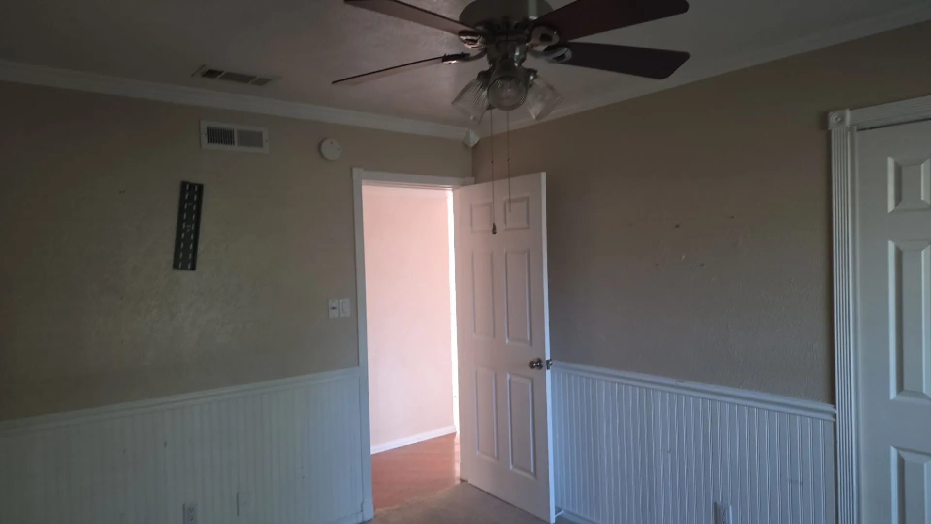 Single Family Residence For Sale in Kaufman County , 412 Forestwood Drive, Forney, Texas 75126, 3 Bedroom, 2 Bathroom, 2 Garage spaces, 1,458 Sqft, built in 1981, mls#21328931, Real Estate Agent in Forney, Homes For Sale in Kaufman county, Homes For Sale in Forney, Realtor in Forney Texas, Real Estate Brokerage Independent Realty Texas, Luminita Cordes Realtor