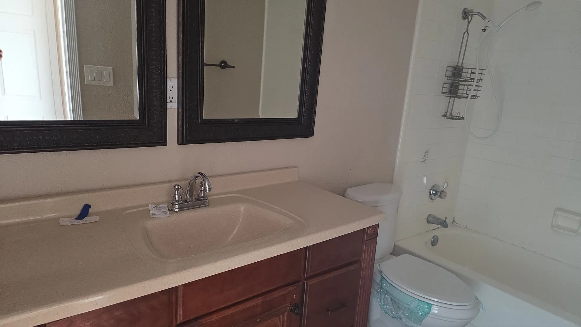 Single Family Residence For Sale in Kaufman County , 412 Forestwood Drive, Forney, Texas 75126, 3 Bedroom, 2 Bathroom, 2 Garage spaces, 1,458 Sqft, built in 1981, mls#21328931, Real Estate Agent in Forney, Homes For Sale in Kaufman county, Homes For Sale in Forney, Realtor in Forney Texas, Real Estate Brokerage Independent Realty Texas, Luminita Cordes Realtor