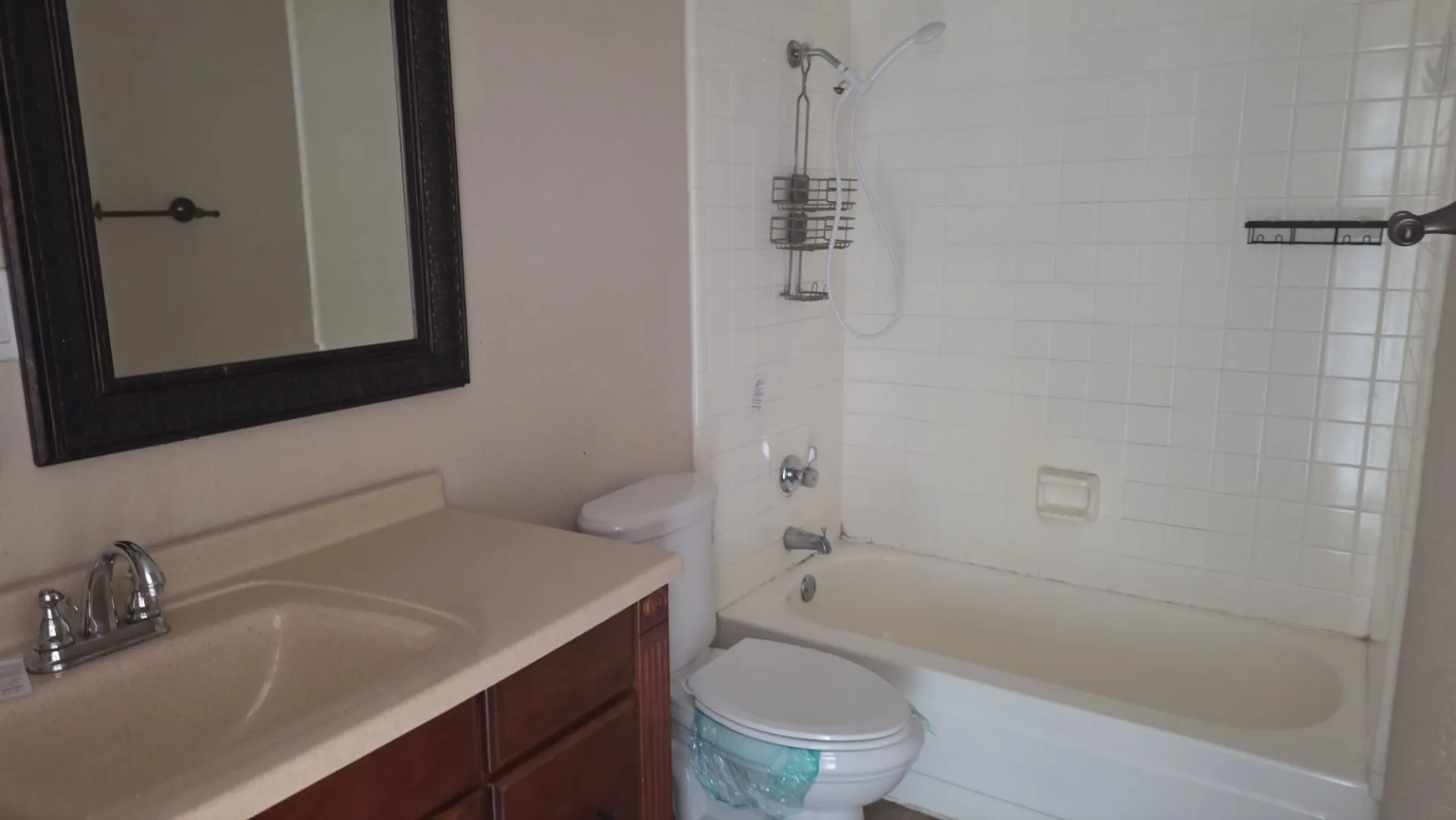 Single Family Residence For Sale in Kaufman County , 412 Forestwood Drive, Forney, Texas 75126, 3 Bedroom, 2 Bathroom, 2 Garage spaces, 1,458 Sqft, built in 1981, mls#21328931, Real Estate Agent in Forney, Homes For Sale in Kaufman county, Homes For Sale in Forney, Realtor in Forney Texas, Real Estate Brokerage Independent Realty Texas, Luminita Cordes Realtor