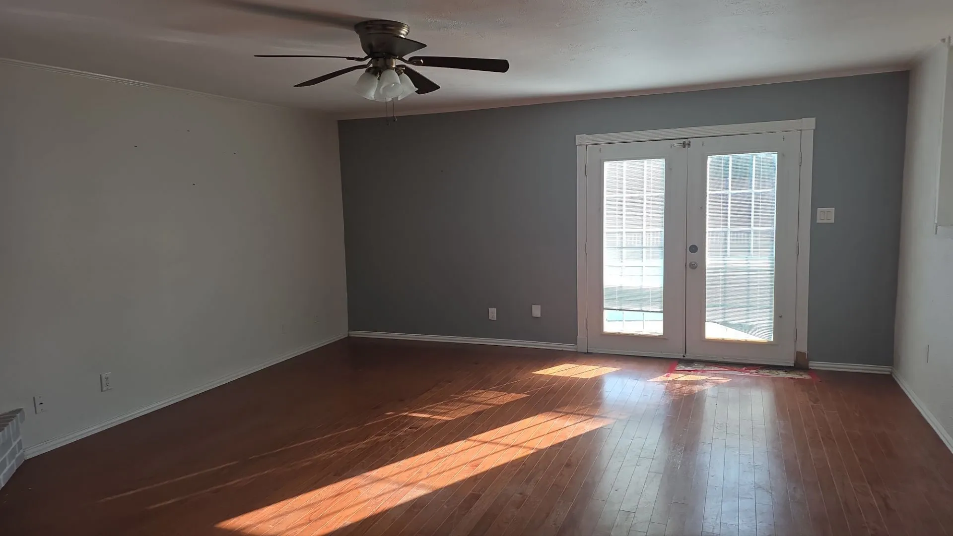 Single Family Residence For Sale in Kaufman County , 412 Forestwood Drive, Forney, Texas 75126, 3 Bedroom, 2 Bathroom, 2 Garage spaces, 1,458 Sqft, built in 1981, mls#21328931, Real Estate Agent in Forney, Homes For Sale in Kaufman county, Homes For Sale in Forney, Realtor in Forney Texas, Real Estate Brokerage Independent Realty Texas, Luminita Cordes Realtor