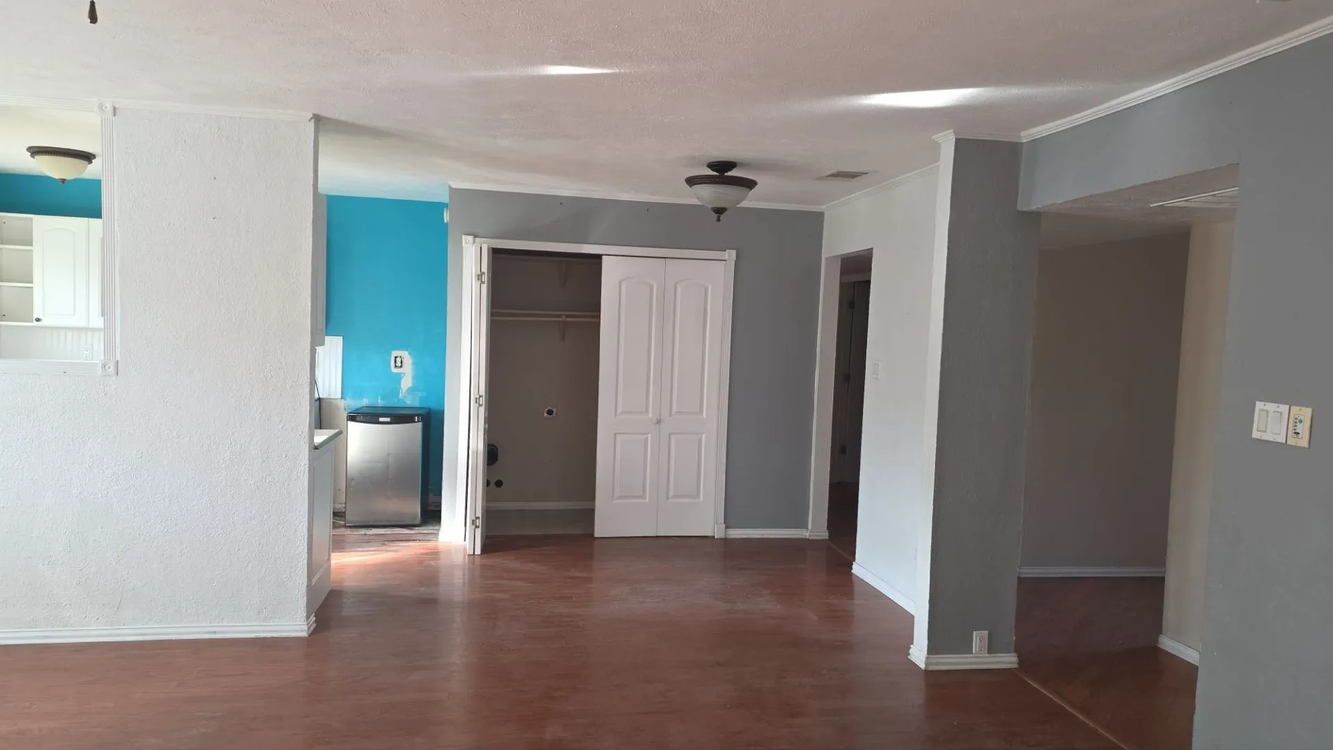 Single Family Residence For Sale in Kaufman County , 412 Forestwood Drive, Forney, Texas 75126, 3 Bedroom, 2 Bathroom, 2 Garage spaces, 1,458 Sqft, built in 1981, mls#21328931, Real Estate Agent in Forney, Homes For Sale in Kaufman county, Homes For Sale in Forney, Realtor in Forney Texas, Real Estate Brokerage Independent Realty Texas, Luminita Cordes Realtor