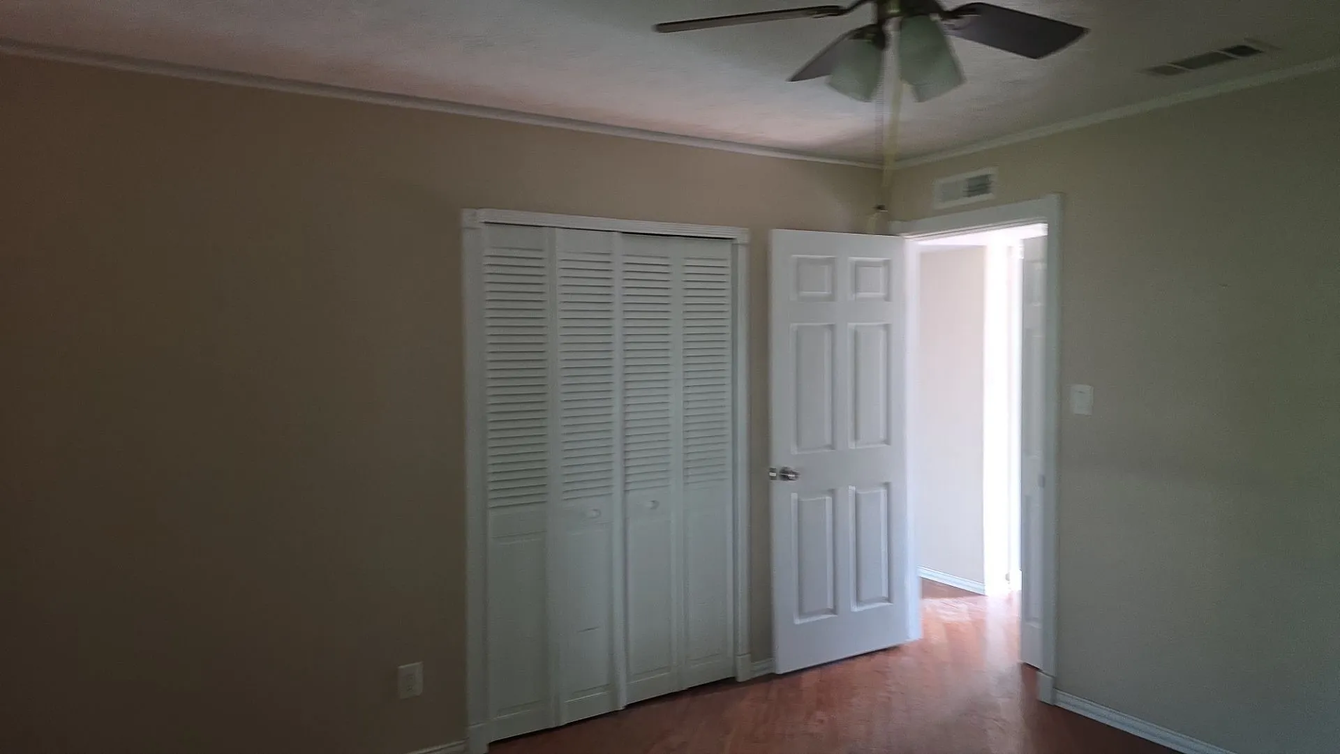 Single Family Residence For Sale in Kaufman County , 412 Forestwood Drive, Forney, Texas 75126, 3 Bedroom, 2 Bathroom, 2 Garage spaces, 1,458 Sqft, built in 1981, mls#21328931, Real Estate Agent in Forney, Homes For Sale in Kaufman county, Homes For Sale in Forney, Realtor in Forney Texas, Real Estate Brokerage Independent Realty Texas, Luminita Cordes Realtor