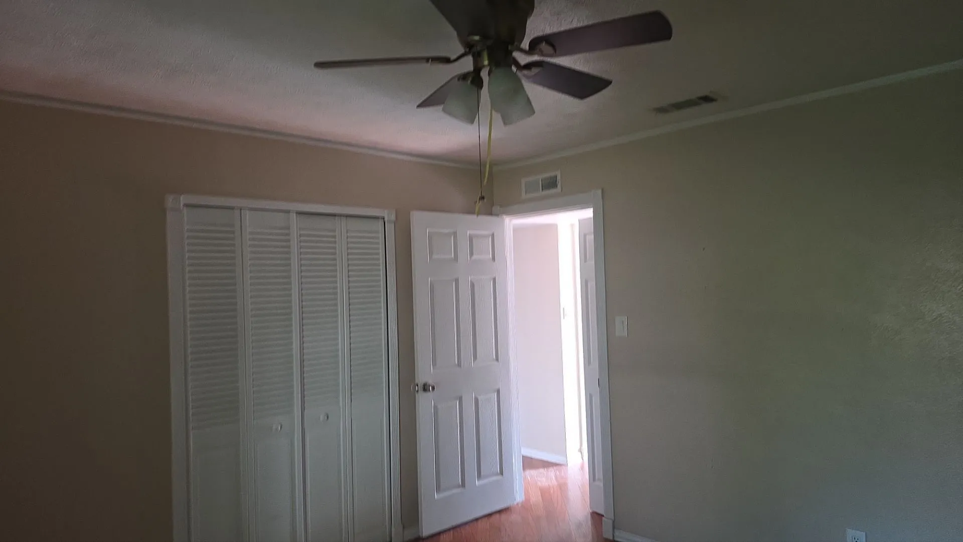 Single Family Residence For Sale in Kaufman County , 412 Forestwood Drive, Forney, Texas 75126, 3 Bedroom, 2 Bathroom, 2 Garage spaces, 1,458 Sqft, built in 1981, mls#21328931, Real Estate Agent in Forney, Homes For Sale in Kaufman county, Homes For Sale in Forney, Realtor in Forney Texas, Real Estate Brokerage Independent Realty Texas, Luminita Cordes Realtor