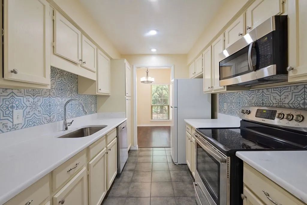 Condominium For Rent in Dallas County , 8600 Coppertowne Lane 1901, Dallas, Texas 75243, 2 Bedroom, 2 Bathroom, Garage spaces, 968 Sqft, built in 1984, mls#21328929, Real Estate Agent in Dallas, Homes For Rent in Dallas county, Homes For Rent in Dallas, Realtor in Dallas Texas, Real Estate Brokerage Independent Realty Texas, Luminita Cordes Realtor