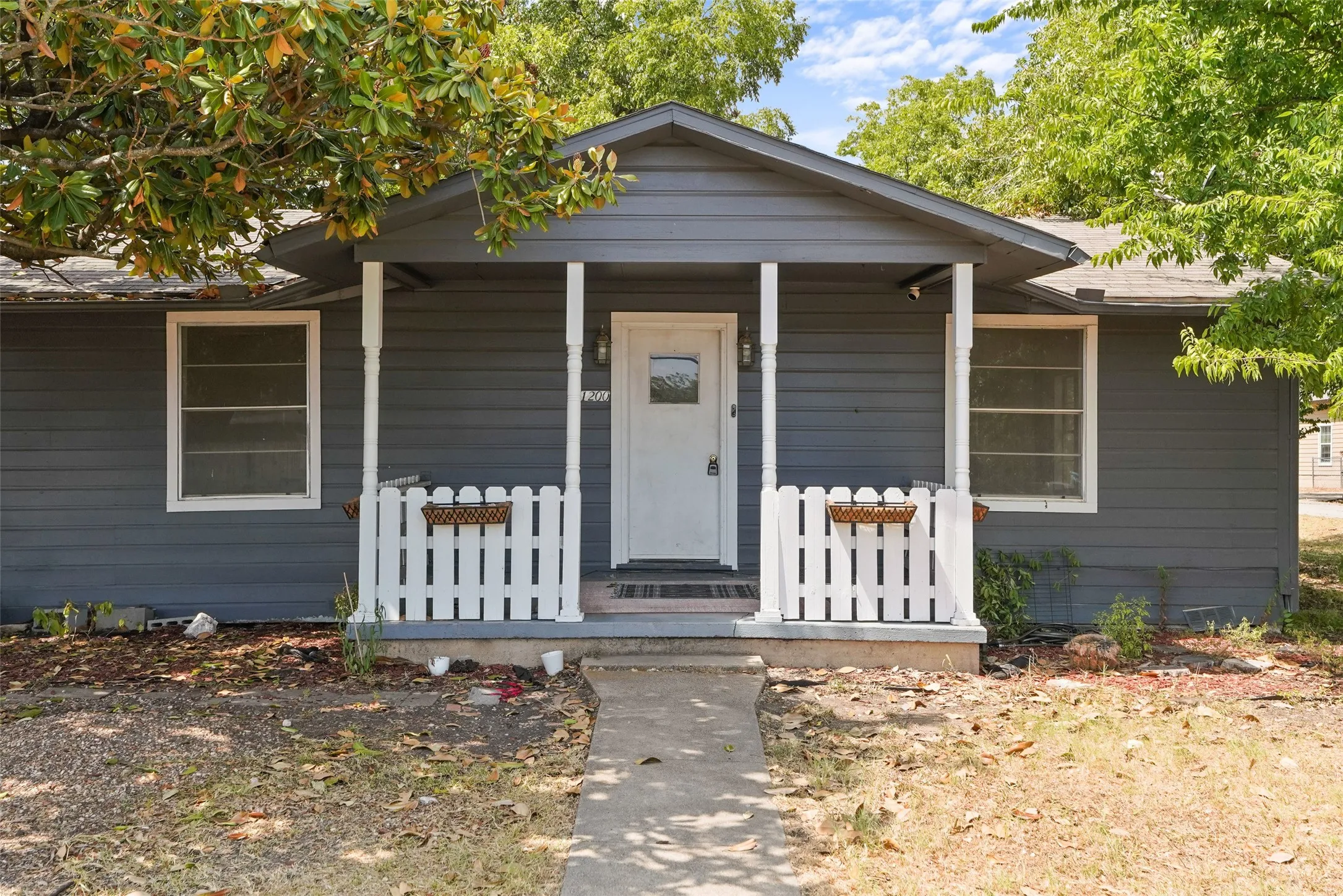 Single Family Residence For Sale in Kaufman County , 1200 S Jackson Street, Kaufman, Texas 75142, 3 Bedroom, 2 Bathroom, Garage spaces, 1,842 Sqft, built in 1958, mls#21326614, Real Estate Agent in Kaufman, Homes For Sale in Kaufman county, Homes For Sale in Kaufman, Realtor in Kaufman Texas, Real Estate Brokerage Independent Realty Texas, Luminita Cordes Realtor