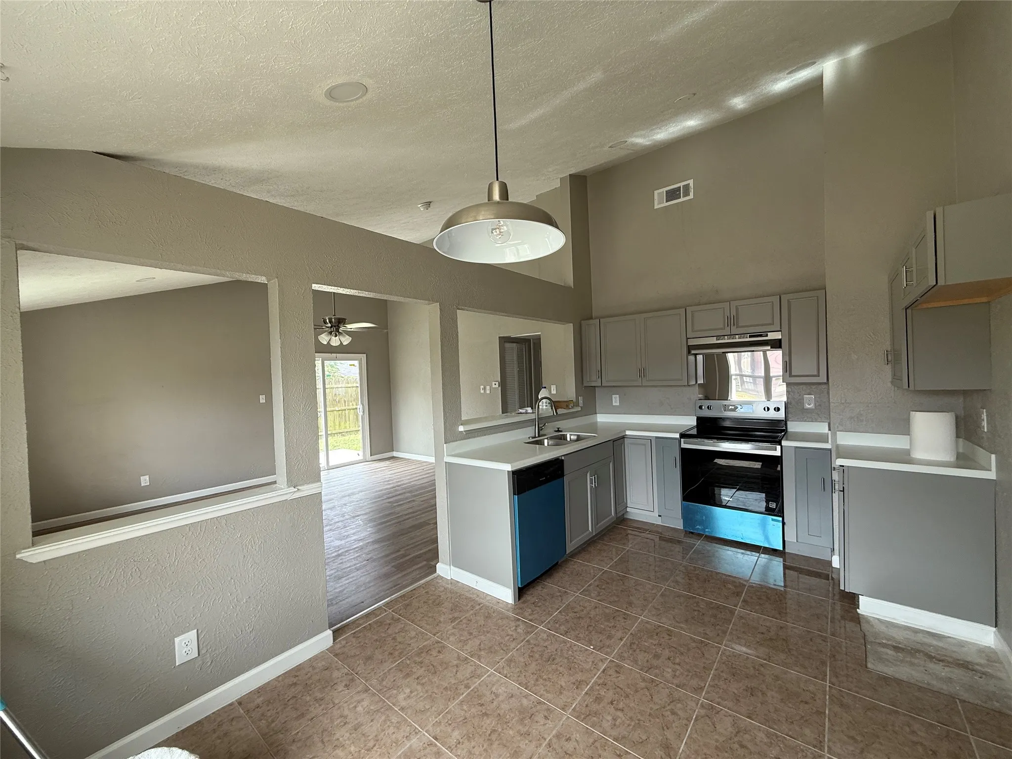 Single Family Residence For Sale in Dallas County , 449 Jones Street, Cedar Hill, Texas 75104, 3 Bedroom, 1 Bathroom, Garage spaces, 917 Sqft, built in 1982, mls#21271719, Real Estate Agent in Cedar Hill, Homes For Sale in Dallas county, Homes For Sale in Cedar Hill, Realtor in Cedar Hill Texas, Real Estate Brokerage Independent Realty Texas, Luminita Cordes Realtor