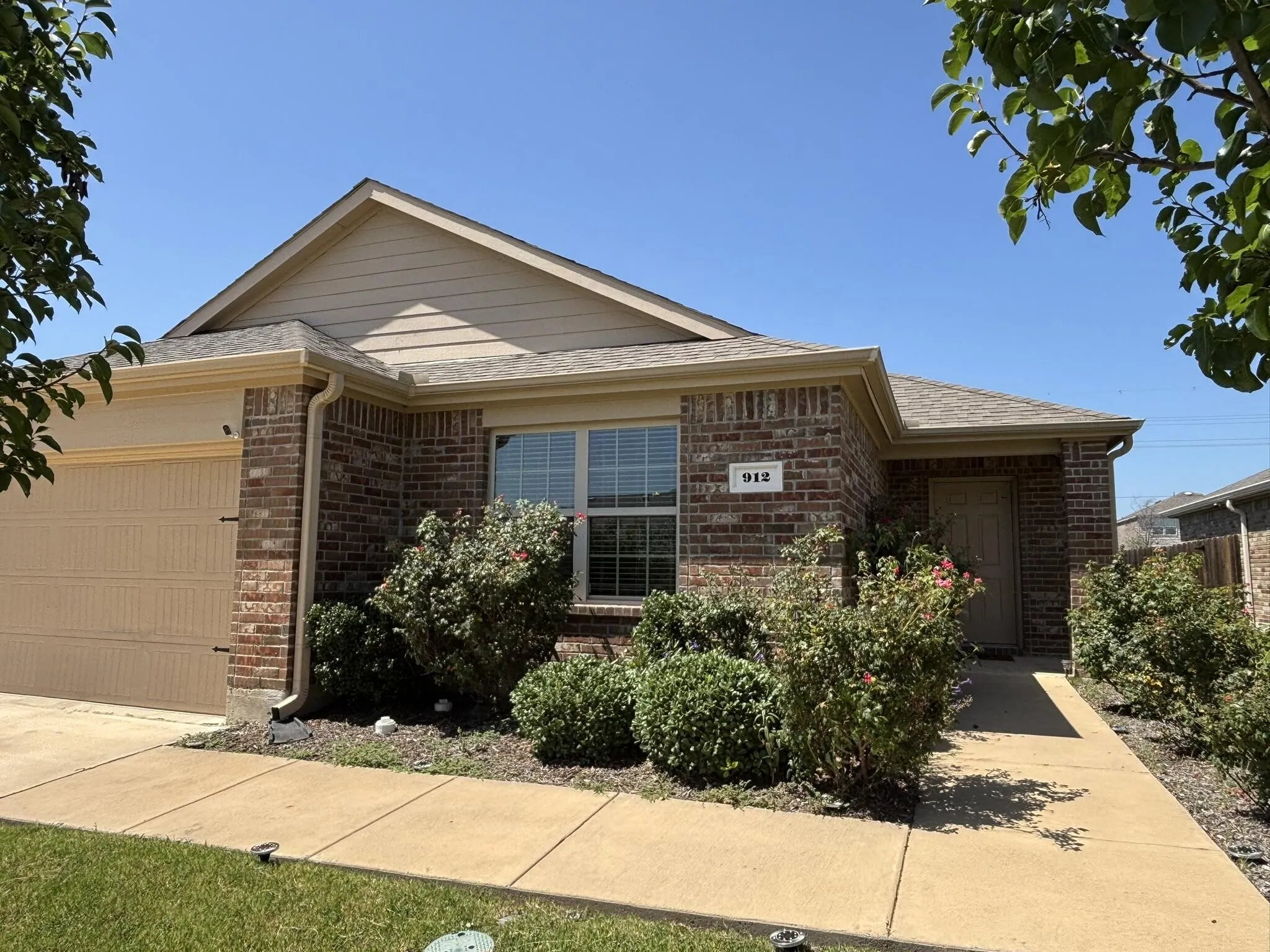 Single Family Residence For Sale in Collin County , 912 Platinum Drive, Princeton, Texas 75407, 4 Bedroom, 2 Bathroom, 2 Garage spaces, 1,650 Sqft, built in 2017, mls#21328937, Real Estate Agent in Princeton, Homes For Sale in Collin county, Homes For Sale in Princeton, Realtor in Princeton Texas, Real Estate Brokerage Independent Realty Texas, Luminita Cordes Realtor