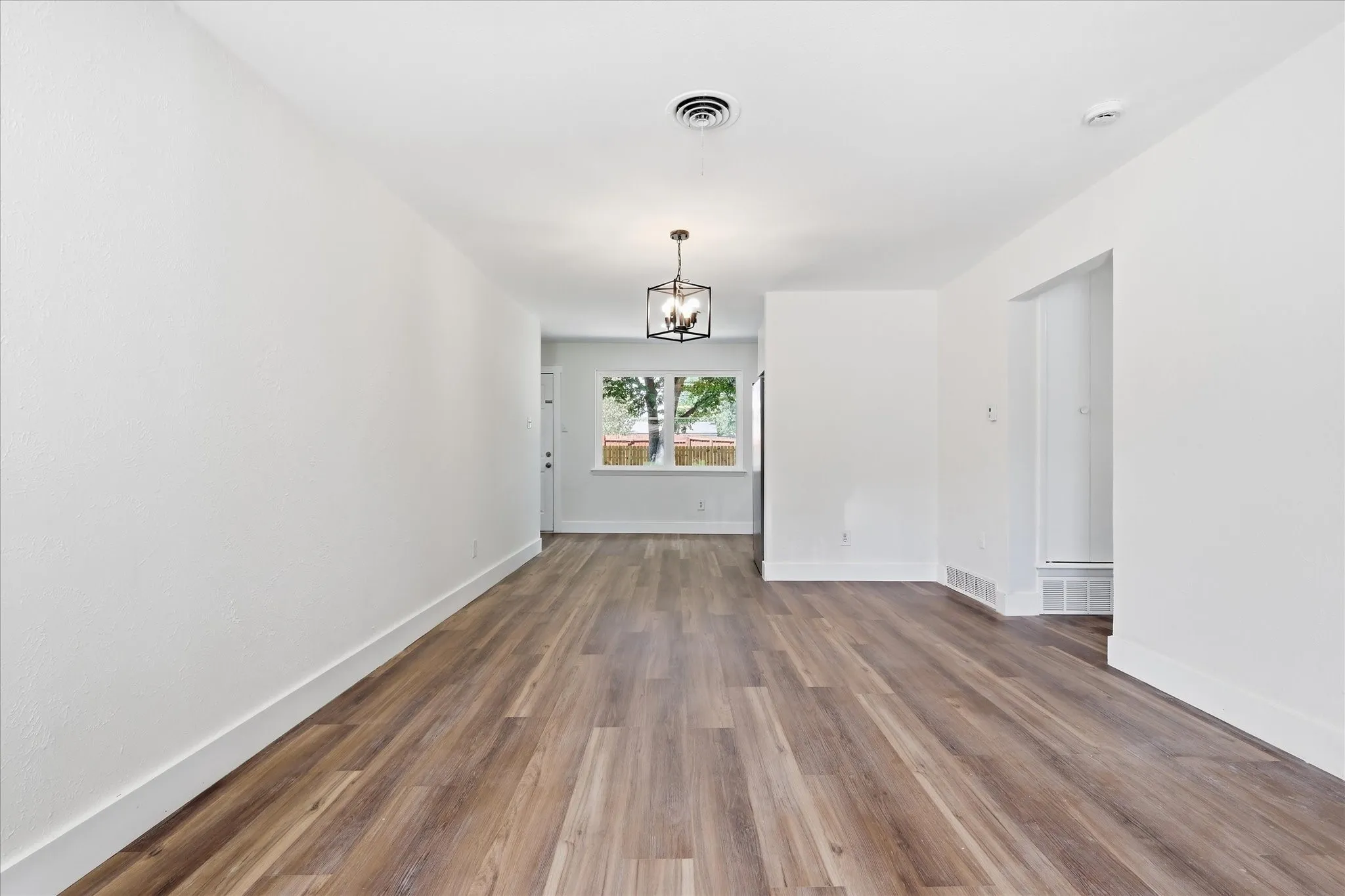 Single Family Residence For Sale in Dallas County , 4712 Harper Drive, Mesquite, Texas 75150, 4 Bedroom, 2 Bathroom, 1 Garage spaces, 1,108 Sqft, built in 1958, mls#21327528, Real Estate Agent in Mesquite, Homes For Sale in Dallas county, Homes For Sale in Mesquite, Realtor in Mesquite Texas, Real Estate Brokerage Independent Realty Texas, Luminita Cordes Realtor