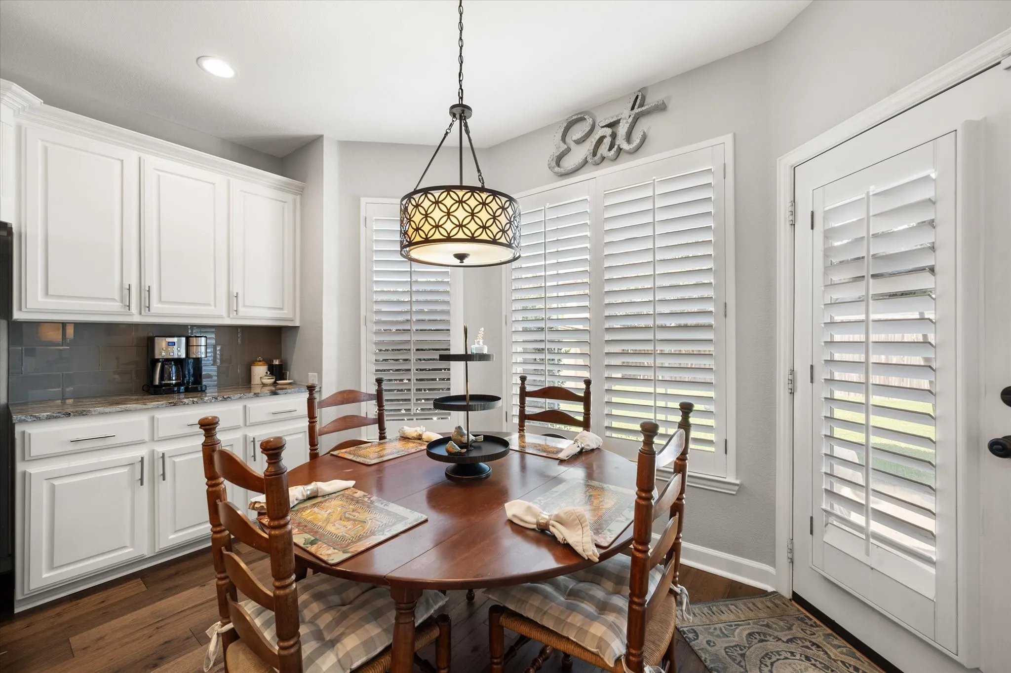 Single Family Residence For Sale in Tarrant County , 1502 Mallard Circle, Mansfield, Texas 76063, 4 Bedroom, 4 Bathroom, 3 Garage spaces, 3,270 Sqft, built in 2002, mls#21328500, Real Estate Agent in Mansfield, Homes For Sale in Tarrant county, Homes For Sale in Mansfield, Realtor in Mansfield Texas, Real Estate Brokerage Independent Realty Texas, Luminita Cordes Realtor