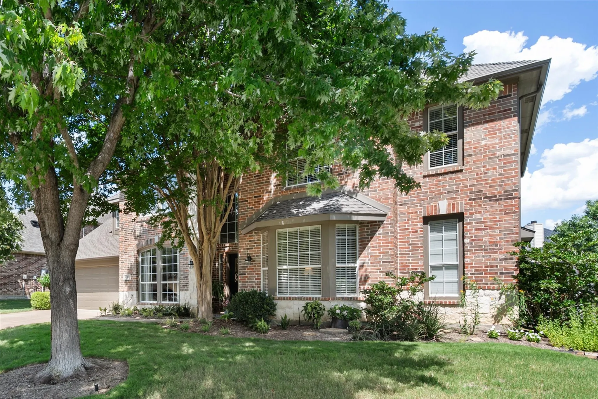 Single Family Residence For Sale in Tarrant County , 1502 Mallard Circle, Mansfield, Texas 76063, 4 Bedroom, 4 Bathroom, 3 Garage spaces, 3,270 Sqft, built in 2002, mls#21328500, Real Estate Agent in Mansfield, Homes For Sale in Tarrant county, Homes For Sale in Mansfield, Realtor in Mansfield Texas, Real Estate Brokerage Independent Realty Texas, Luminita Cordes Realtor