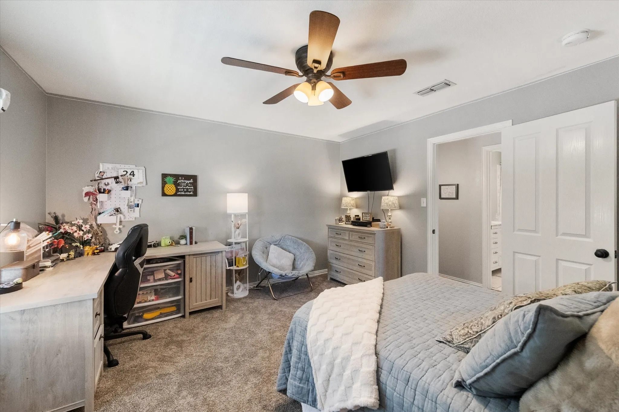 Single Family Residence For Sale in Tarrant County , 1502 Mallard Circle, Mansfield, Texas 76063, 4 Bedroom, 4 Bathroom, 3 Garage spaces, 3,270 Sqft, built in 2002, mls#21328500, Real Estate Agent in Mansfield, Homes For Sale in Tarrant county, Homes For Sale in Mansfield, Realtor in Mansfield Texas, Real Estate Brokerage Independent Realty Texas, Luminita Cordes Realtor