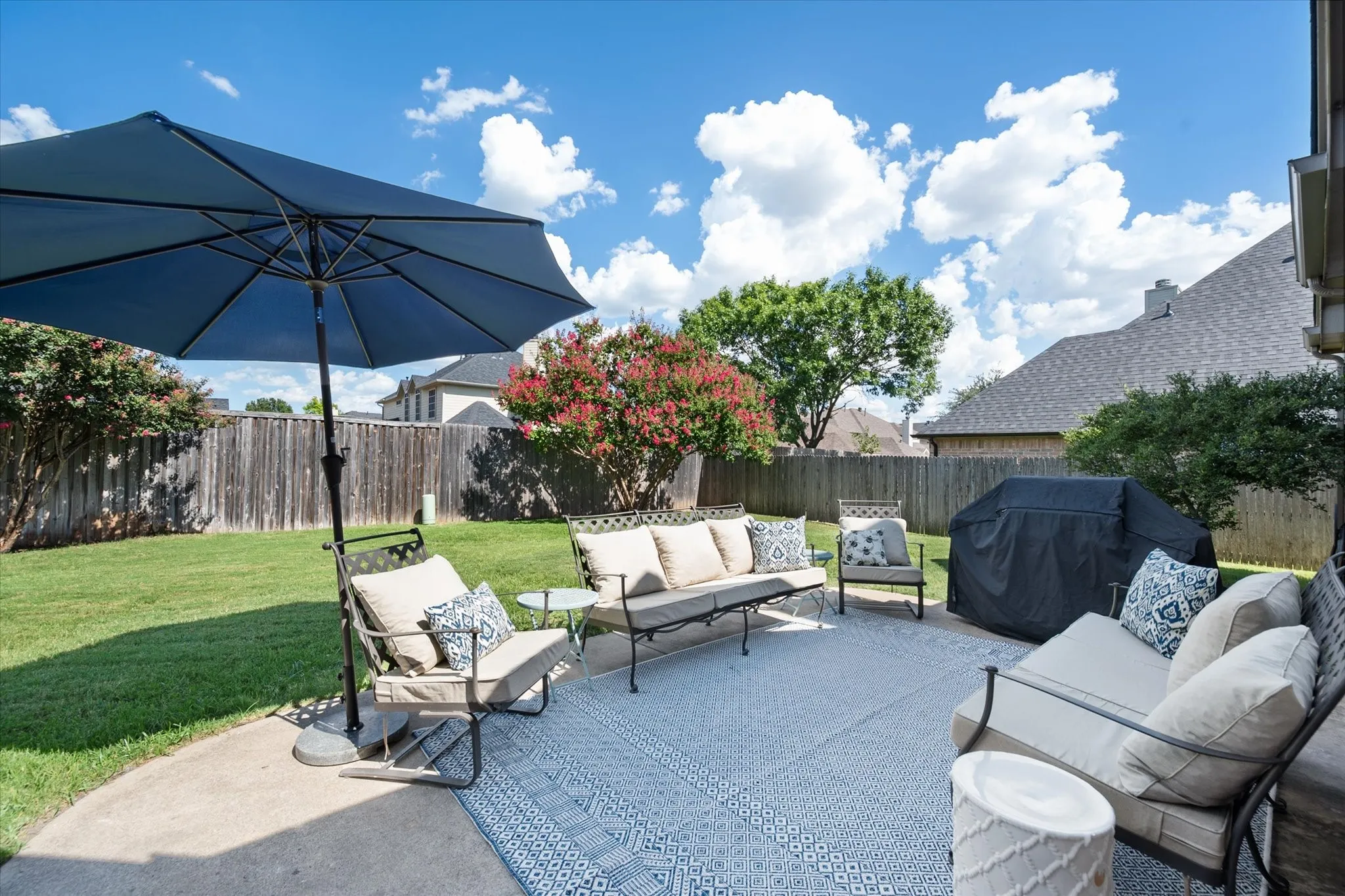 Single Family Residence For Sale in Tarrant County , 1502 Mallard Circle, Mansfield, Texas 76063, 4 Bedroom, 4 Bathroom, 3 Garage spaces, 3,270 Sqft, built in 2002, mls#21328500, Real Estate Agent in Mansfield, Homes For Sale in Tarrant county, Homes For Sale in Mansfield, Realtor in Mansfield Texas, Real Estate Brokerage Independent Realty Texas, Luminita Cordes Realtor