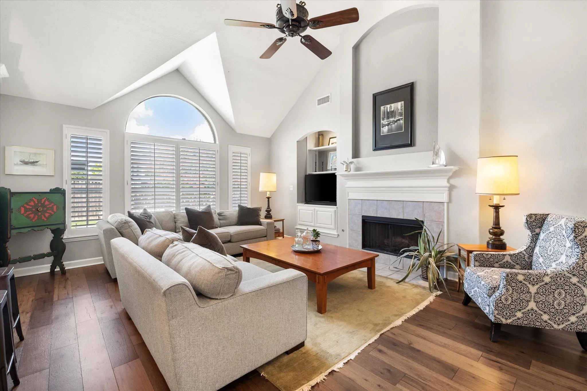 Single Family Residence For Sale in Tarrant County , 1502 Mallard Circle, Mansfield, Texas 76063, 4 Bedroom, 4 Bathroom, 3 Garage spaces, 3,270 Sqft, built in 2002, mls#21328500, Real Estate Agent in Mansfield, Homes For Sale in Tarrant county, Homes For Sale in Mansfield, Realtor in Mansfield Texas, Real Estate Brokerage Independent Realty Texas, Luminita Cordes Realtor
