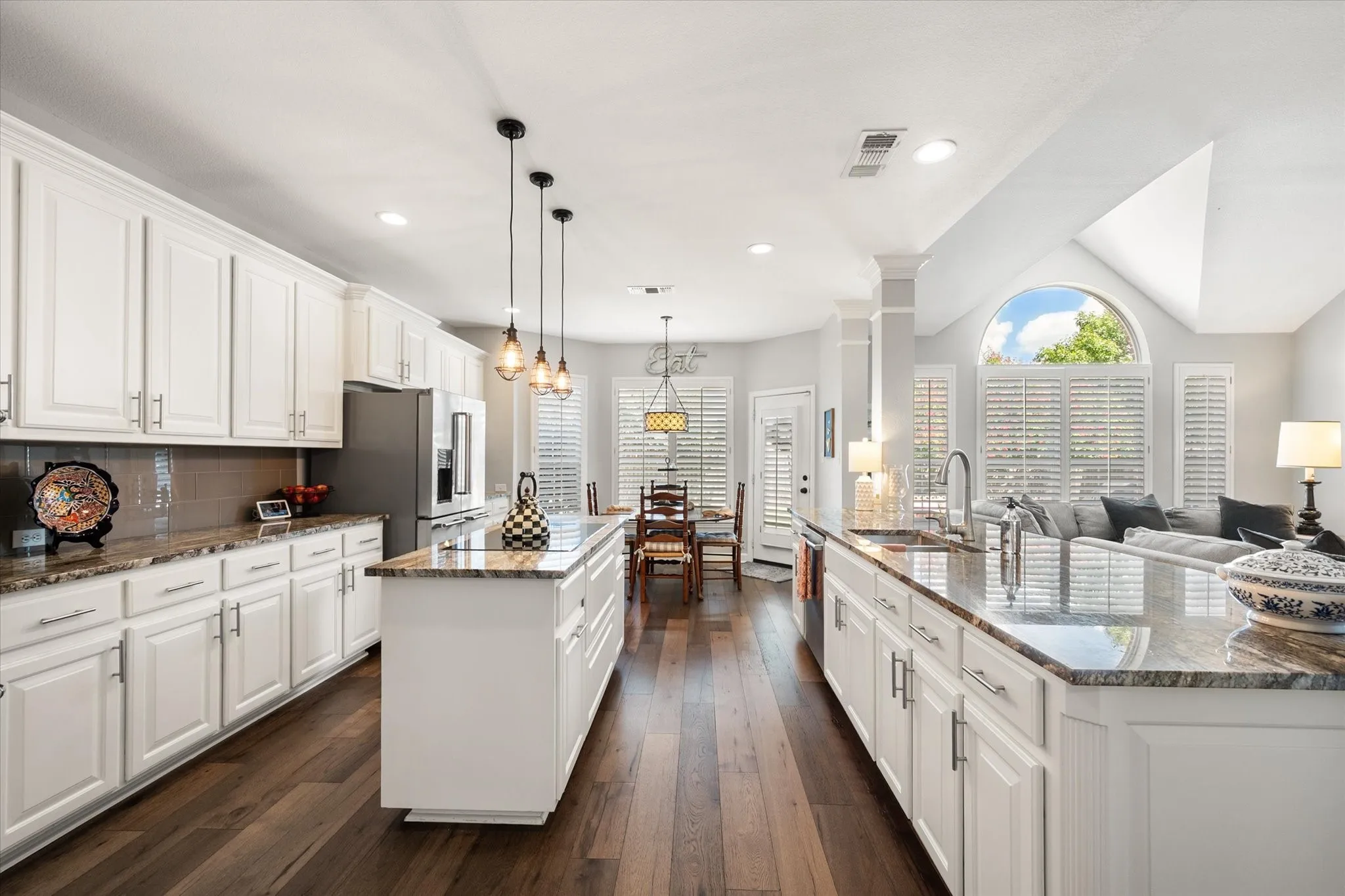 Single Family Residence For Sale in Tarrant County , 1502 Mallard Circle, Mansfield, Texas 76063, 4 Bedroom, 4 Bathroom, 3 Garage spaces, 3,270 Sqft, built in 2002, mls#21328500, Real Estate Agent in Mansfield, Homes For Sale in Tarrant county, Homes For Sale in Mansfield, Realtor in Mansfield Texas, Real Estate Brokerage Independent Realty Texas, Luminita Cordes Realtor