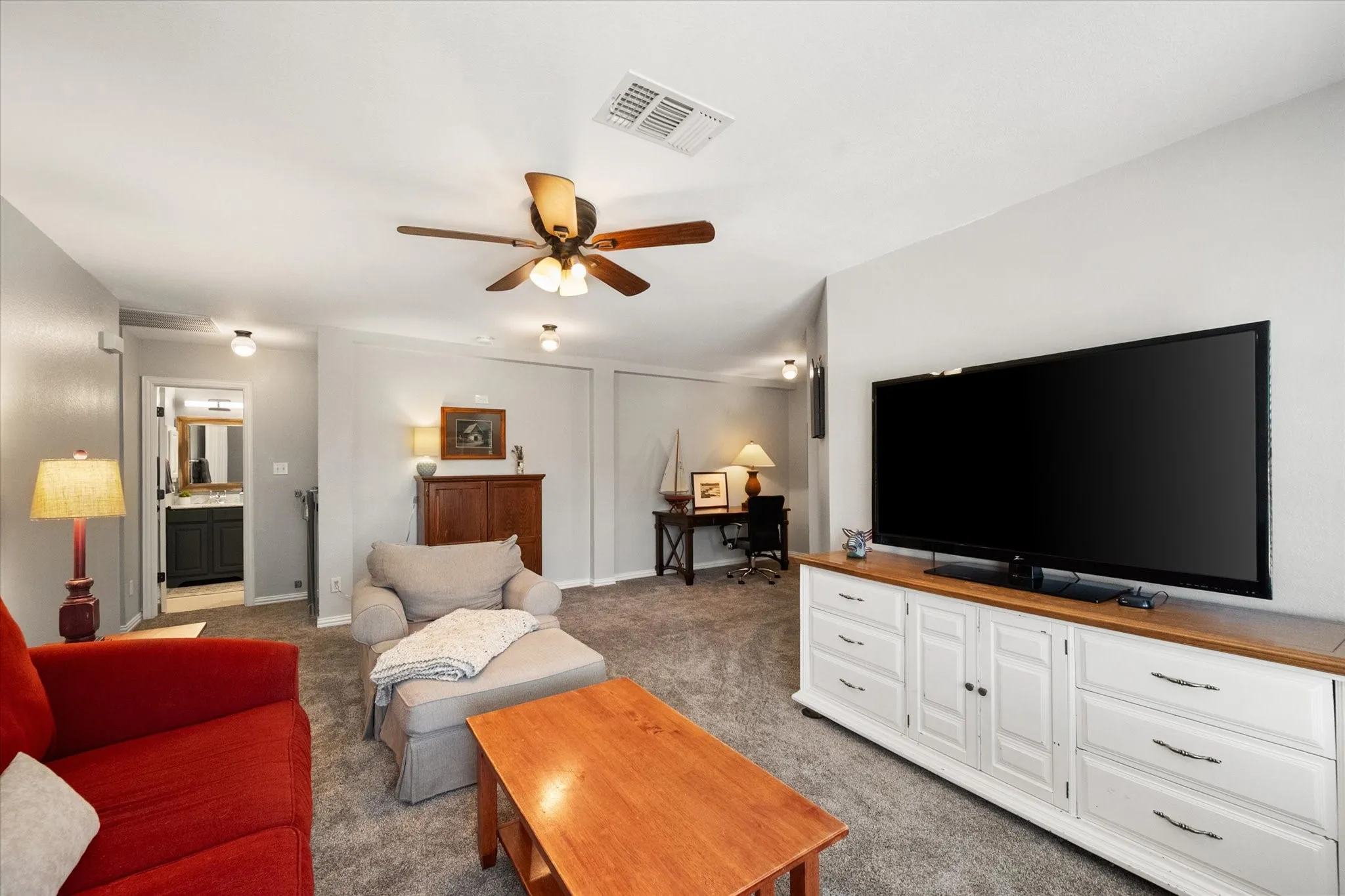 Single Family Residence For Sale in Tarrant County , 1502 Mallard Circle, Mansfield, Texas 76063, 4 Bedroom, 4 Bathroom, 3 Garage spaces, 3,270 Sqft, built in 2002, mls#21328500, Real Estate Agent in Mansfield, Homes For Sale in Tarrant county, Homes For Sale in Mansfield, Realtor in Mansfield Texas, Real Estate Brokerage Independent Realty Texas, Luminita Cordes Realtor