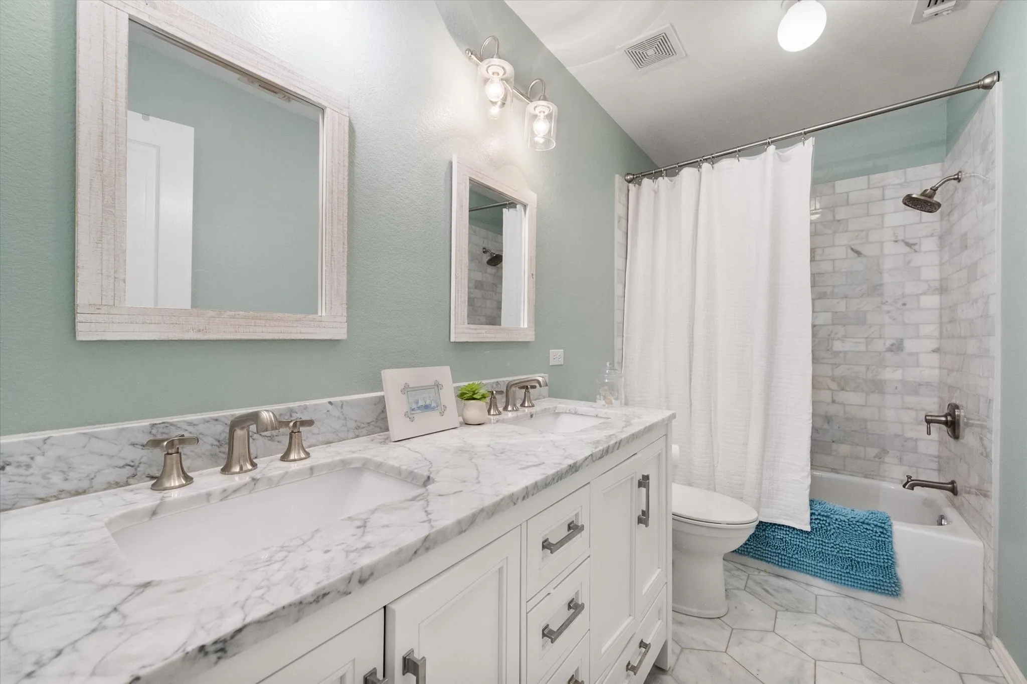 Single Family Residence For Sale in Tarrant County , 1502 Mallard Circle, Mansfield, Texas 76063, 4 Bedroom, 4 Bathroom, 3 Garage spaces, 3,270 Sqft, built in 2002, mls#21328500, Real Estate Agent in Mansfield, Homes For Sale in Tarrant county, Homes For Sale in Mansfield, Realtor in Mansfield Texas, Real Estate Brokerage Independent Realty Texas, Luminita Cordes Realtor