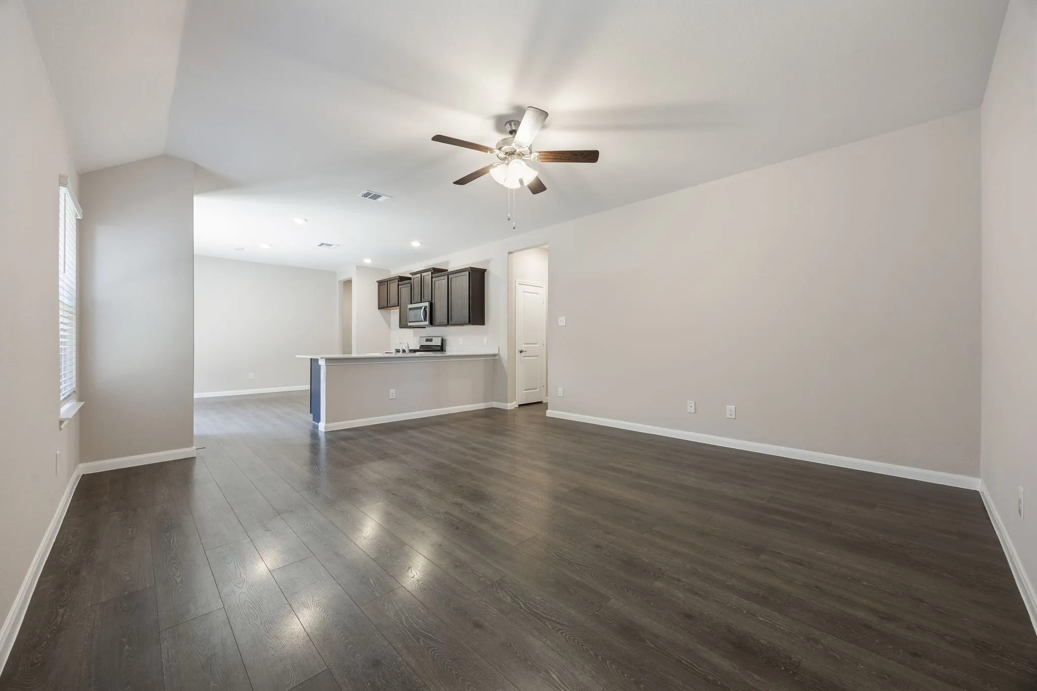 Single Family Residence For Sale in Grayson County , 3921 Oak Creek Circle, Denison, Texas 75020, 3 Bedroom, 2 Bathroom, 2 Garage spaces, 1,517 Sqft, built in 2022, mls#21325523, Real Estate Agent in Denison, Homes For Sale in Grayson county, Homes For Sale in Denison, Realtor in Denison Texas, Real Estate Brokerage Independent Realty Texas, Luminita Cordes Realtor