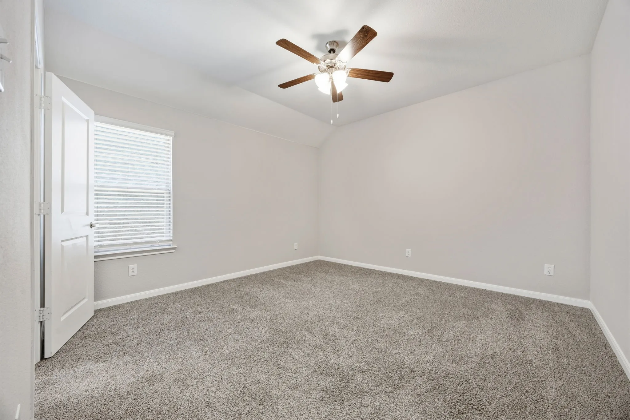 Single Family Residence For Sale in Grayson County , 3921 Oak Creek Circle, Denison, Texas 75020, 3 Bedroom, 2 Bathroom, 2 Garage spaces, 1,517 Sqft, built in 2022, mls#21325523, Real Estate Agent in Denison, Homes For Sale in Grayson county, Homes For Sale in Denison, Realtor in Denison Texas, Real Estate Brokerage Independent Realty Texas, Luminita Cordes Realtor