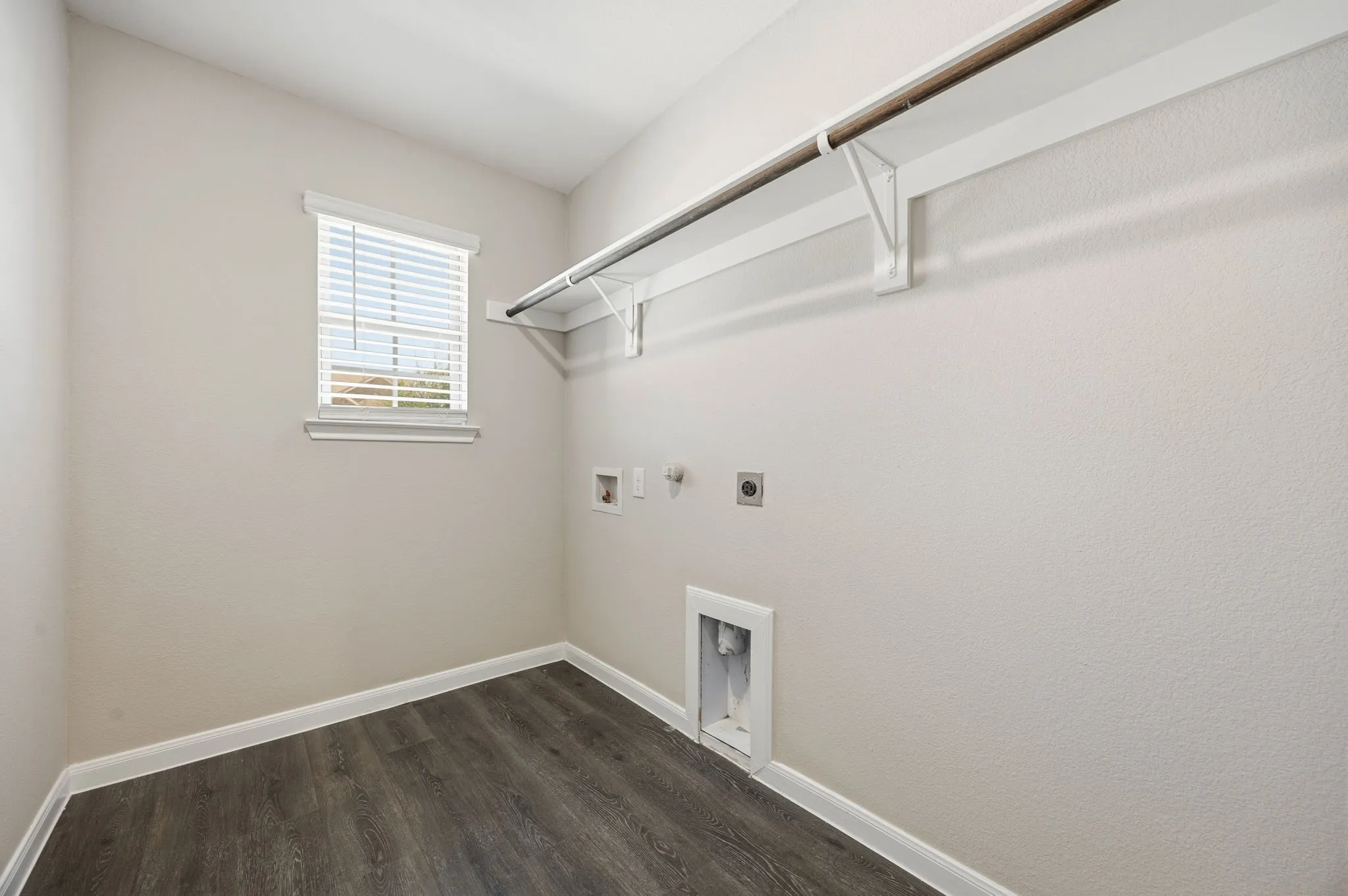 Single Family Residence For Sale in Grayson County , 3921 Oak Creek Circle, Denison, Texas 75020, 3 Bedroom, 2 Bathroom, 2 Garage spaces, 1,517 Sqft, built in 2022, mls#21325523, Real Estate Agent in Denison, Homes For Sale in Grayson county, Homes For Sale in Denison, Realtor in Denison Texas, Real Estate Brokerage Independent Realty Texas, Luminita Cordes Realtor