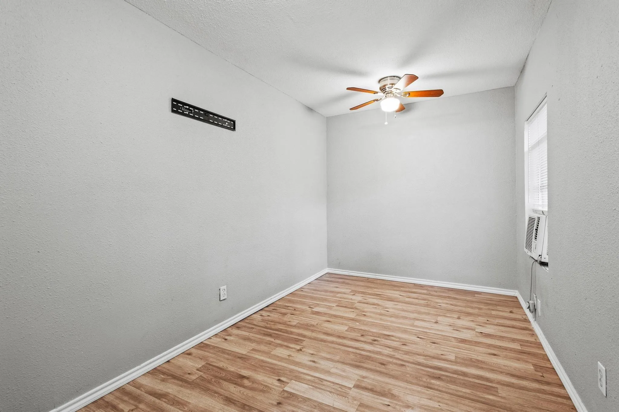 Single Family Residence For Sale in Grayson County , 701 W Hull Street 101-2, Denison, Texas 75020, 4 Bedrooms, 2 Bathrooms, Garage spaces, 1,274 Sqft, built in 1956, Price $199,900, mls#21328867, Real Estate Agent in Denison, Homes For Sale in Grayson county, Homes For Sale in Denison, Realtor in Denison Texas, Real Estate Brokerage Independent Realty Texas, Luminita Cordes Realtor