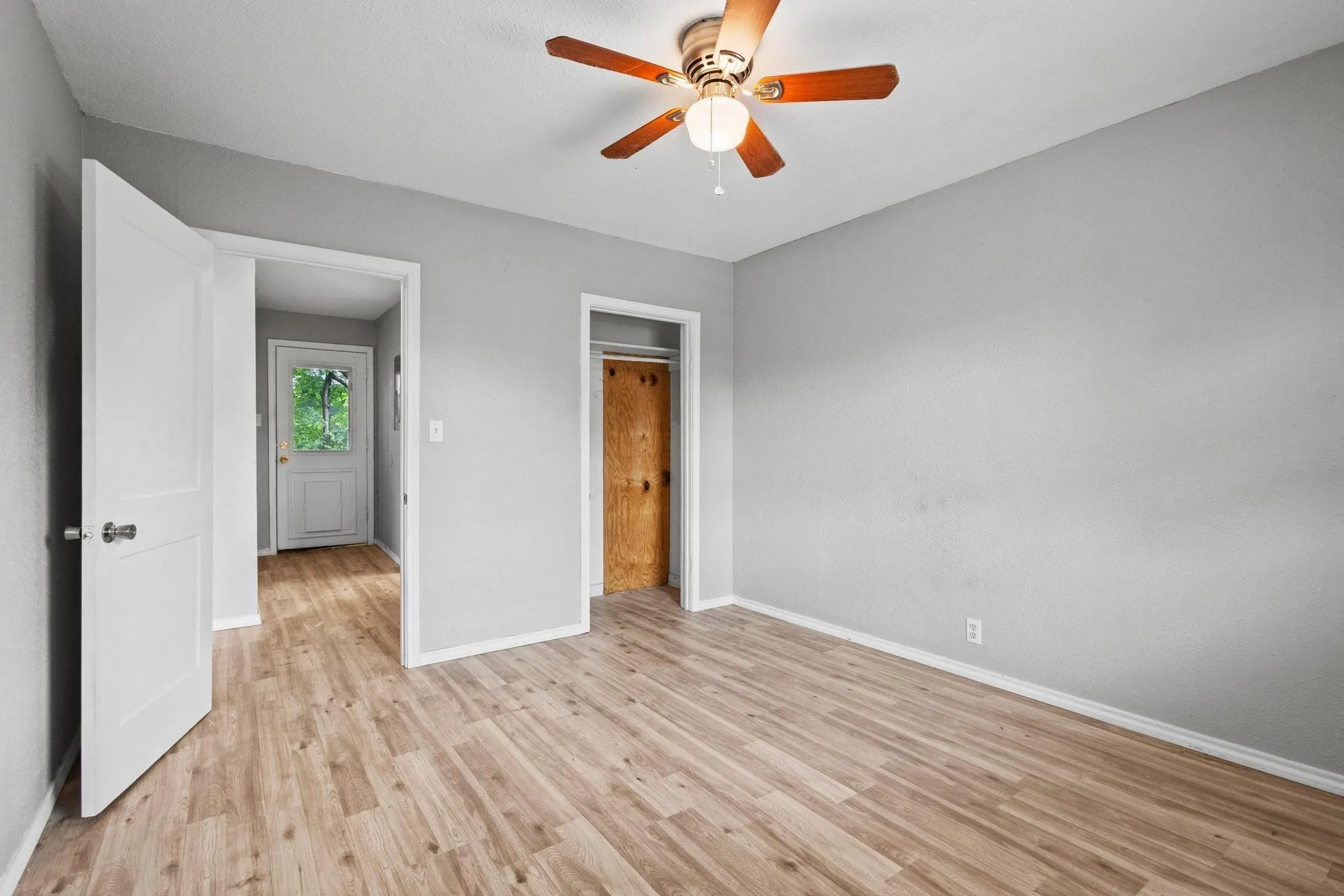 Single Family Residence For Sale in Grayson County , 701 W Hull Street 101-2, Denison, Texas 75020, 4 Bedrooms, 2 Bathrooms, Garage spaces, 1,274 Sqft, built in 1956, Price $199,900, mls#21328867, Real Estate Agent in Denison, Homes For Sale in Grayson county, Homes For Sale in Denison, Realtor in Denison Texas, Real Estate Brokerage Independent Realty Texas, Luminita Cordes Realtor
