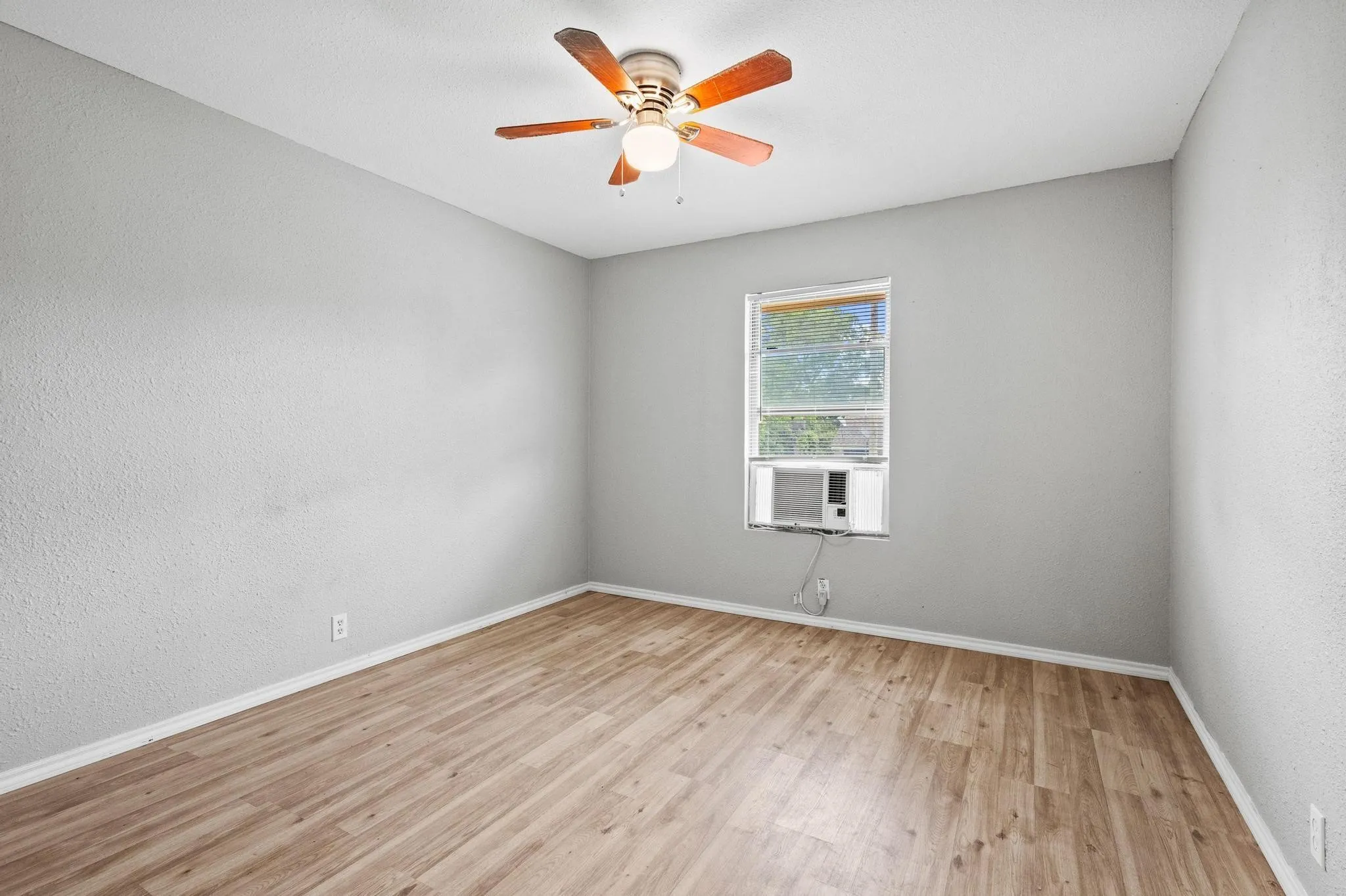 Single Family Residence For Sale in Grayson County , 701 W Hull Street 101-2, Denison, Texas 75020, 4 Bedrooms, 2 Bathrooms, Garage spaces, 1,274 Sqft, built in 1956, Price $199,900, mls#21328867, Real Estate Agent in Denison, Homes For Sale in Grayson county, Homes For Sale in Denison, Realtor in Denison Texas, Real Estate Brokerage Independent Realty Texas, Luminita Cordes Realtor