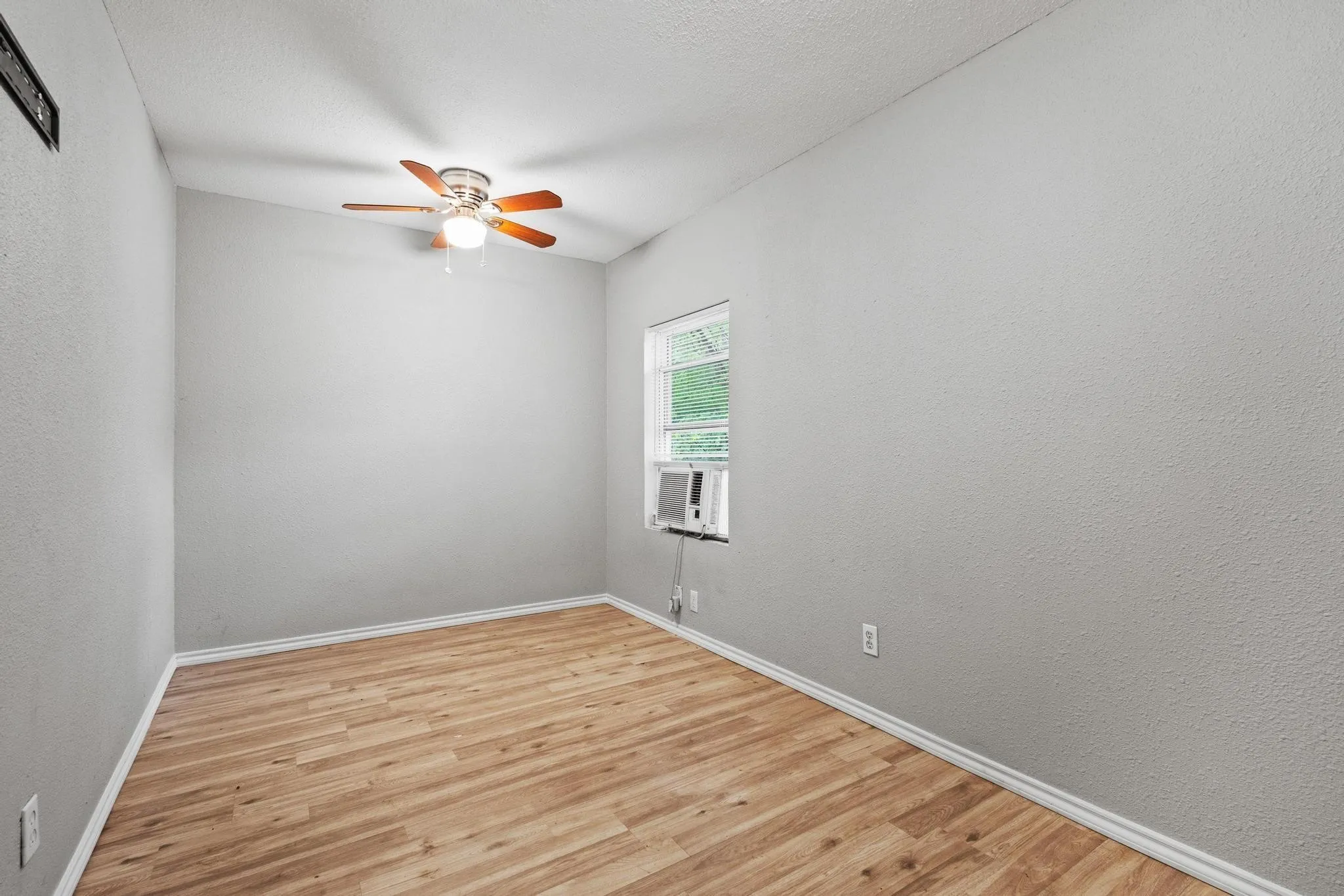 Single Family Residence For Sale in Grayson County , 701 W Hull Street 101-2, Denison, Texas 75020, 4 Bedrooms, 2 Bathrooms, Garage spaces, 1,274 Sqft, built in 1956, Price $199,900, mls#21328867, Real Estate Agent in Denison, Homes For Sale in Grayson county, Homes For Sale in Denison, Realtor in Denison Texas, Real Estate Brokerage Independent Realty Texas, Luminita Cordes Realtor