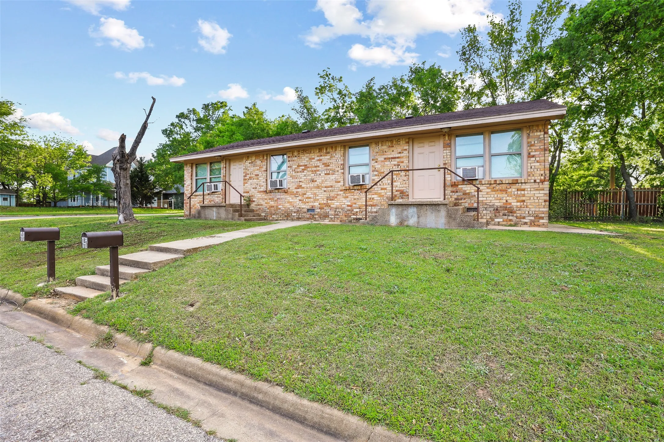 Single Family Residence For Sale in Grayson County , 701 W Hull Street 101-2, Denison, Texas 75020, 4 Bedrooms, 2 Bathrooms, Garage spaces, 1,274 Sqft, built in 1956, Price $199,900, mls#21328867, Real Estate Agent in Denison, Homes For Sale in Grayson county, Homes For Sale in Denison, Realtor in Denison Texas, Real Estate Brokerage Independent Realty Texas, Luminita Cordes Realtor