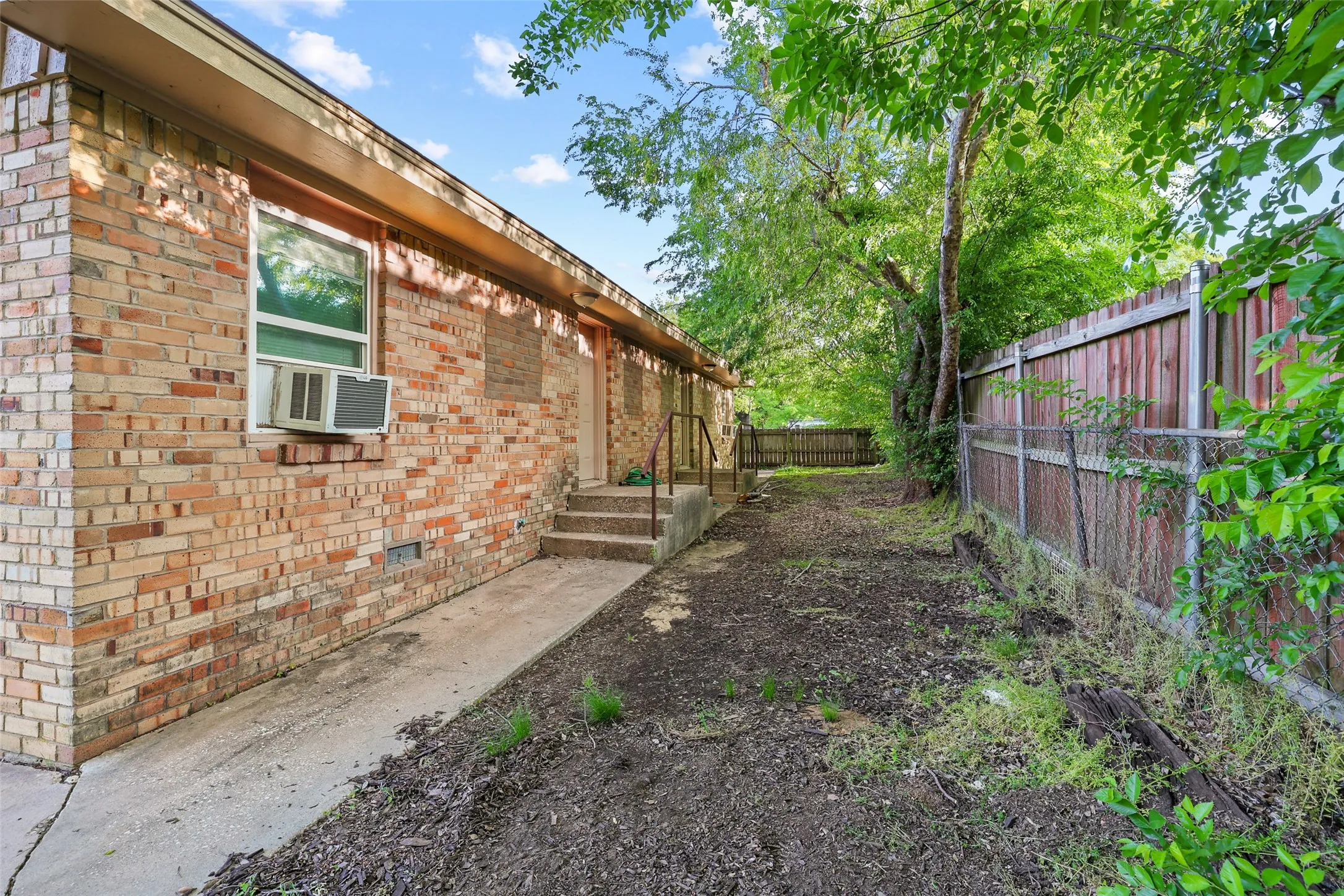 Single Family Residence For Sale in Grayson County , 701 W Hull Street 101-2, Denison, Texas 75020, 4 Bedrooms, 2 Bathrooms, Garage spaces, 1,274 Sqft, built in 1956, Price $199,900, mls#21328867, Real Estate Agent in Denison, Homes For Sale in Grayson county, Homes For Sale in Denison, Realtor in Denison Texas, Real Estate Brokerage Independent Realty Texas, Luminita Cordes Realtor