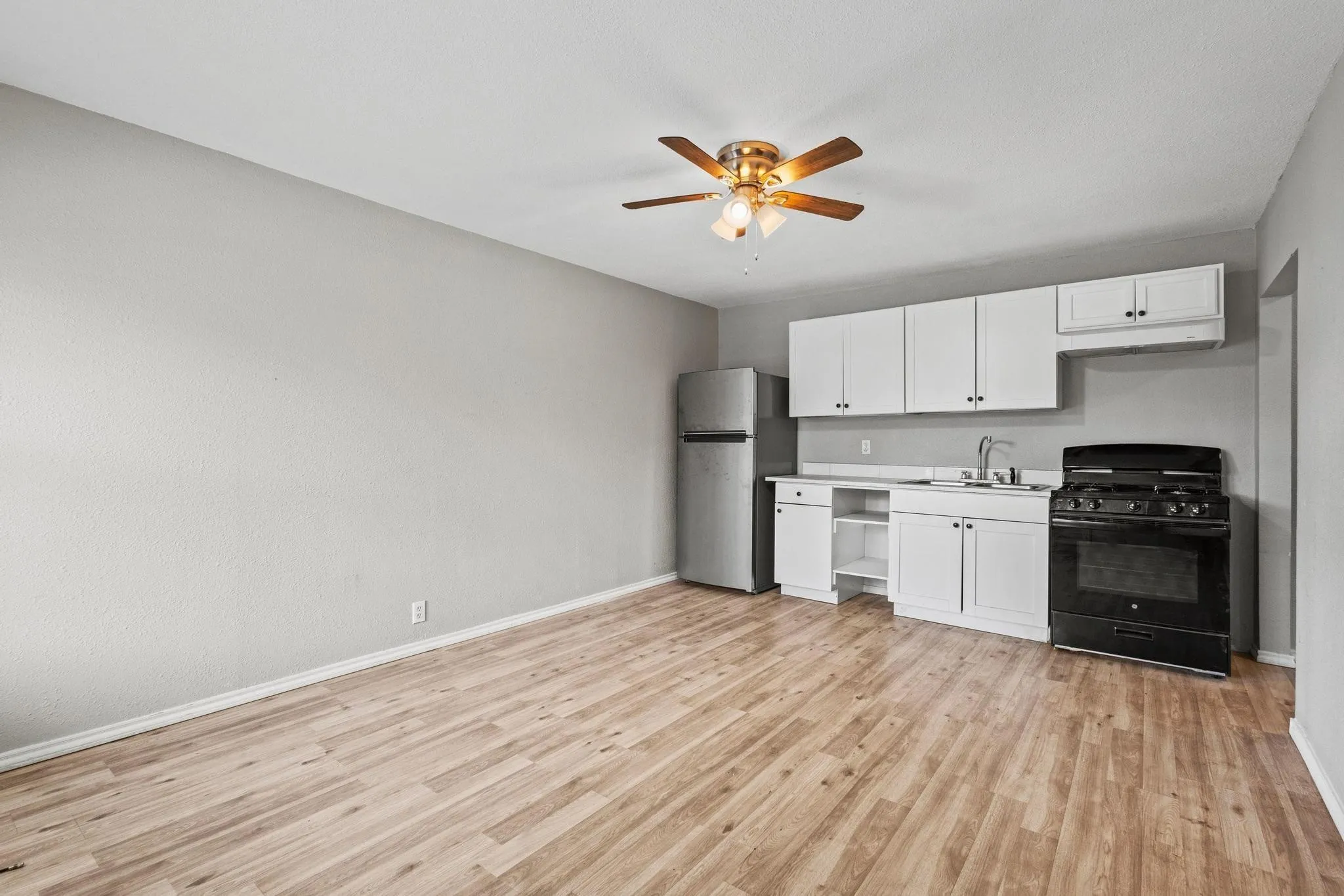 Single Family Residence For Sale in Grayson County , 701 W Hull Street 101-2, Denison, Texas 75020, 4 Bedrooms, 2 Bathrooms, Garage spaces, 1,274 Sqft, built in 1956, Price $199,900, mls#21328867, Real Estate Agent in Denison, Homes For Sale in Grayson county, Homes For Sale in Denison, Realtor in Denison Texas, Real Estate Brokerage Independent Realty Texas, Luminita Cordes Realtor