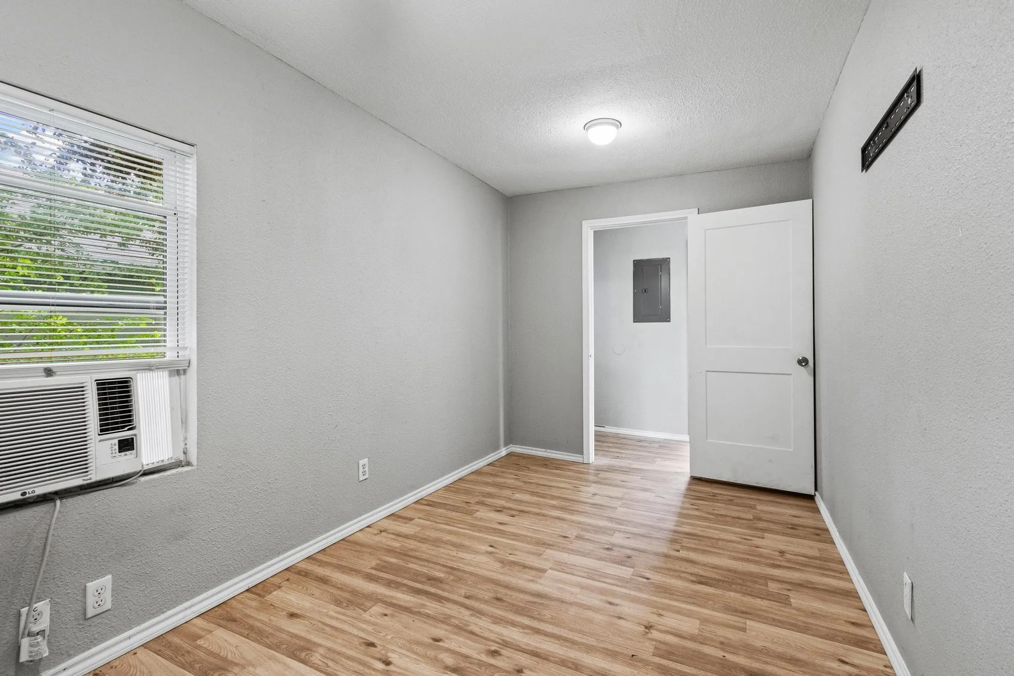 Duplex For Rent in Grayson County , 701 W Hull Street 101-2, Denison, Texas 75020, 2 Bedrooms, 1 Bathroom, Garage spaces, 637 Sqft, built in 1956, Price $1,000, mls#21328886, Real Estate Agent in Denison, Homes For Rent in Grayson county, Homes For Rent in Denison, Realtor in Denison Texas, Real Estate Brokerage Independent Realty Texas, Luminita Cordes Realtor