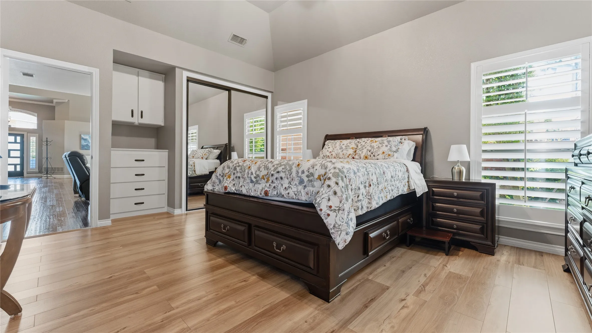 Single Family Residence For Sale in Dallas County , 1012 Murl Drive, Irving, Texas 75062, 3 Bedroom, 2 Bathroom, 2 Garage spaces, 2,241 Sqft, built in 1988, mls#21325776, Real Estate Agent in Irving, Homes For Sale in Dallas county, Homes For Sale in Irving, Realtor in Irving Texas, Real Estate Brokerage Independent Realty Texas, Luminita Cordes Realtor