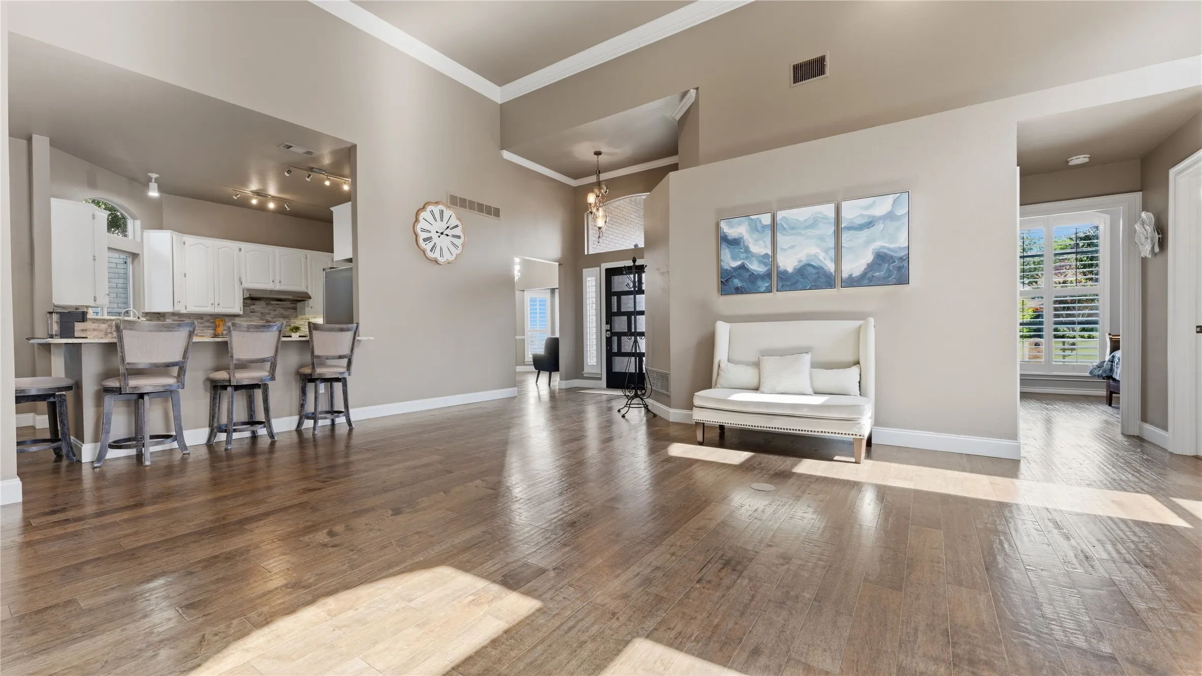 Single Family Residence For Sale in Dallas County , 1012 Murl Drive, Irving, Texas 75062, 3 Bedroom, 2 Bathroom, 2 Garage spaces, 2,241 Sqft, built in 1988, mls#21325776, Real Estate Agent in Irving, Homes For Sale in Dallas county, Homes For Sale in Irving, Realtor in Irving Texas, Real Estate Brokerage Independent Realty Texas, Luminita Cordes Realtor