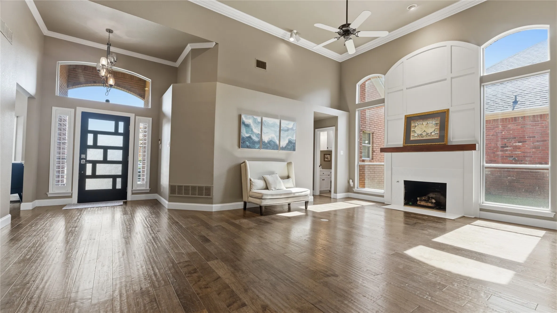 Single Family Residence For Sale in Dallas County , 1012 Murl Drive, Irving, Texas 75062, 3 Bedroom, 2 Bathroom, 2 Garage spaces, 2,241 Sqft, built in 1988, mls#21325776, Real Estate Agent in Irving, Homes For Sale in Dallas county, Homes For Sale in Irving, Realtor in Irving Texas, Real Estate Brokerage Independent Realty Texas, Luminita Cordes Realtor
