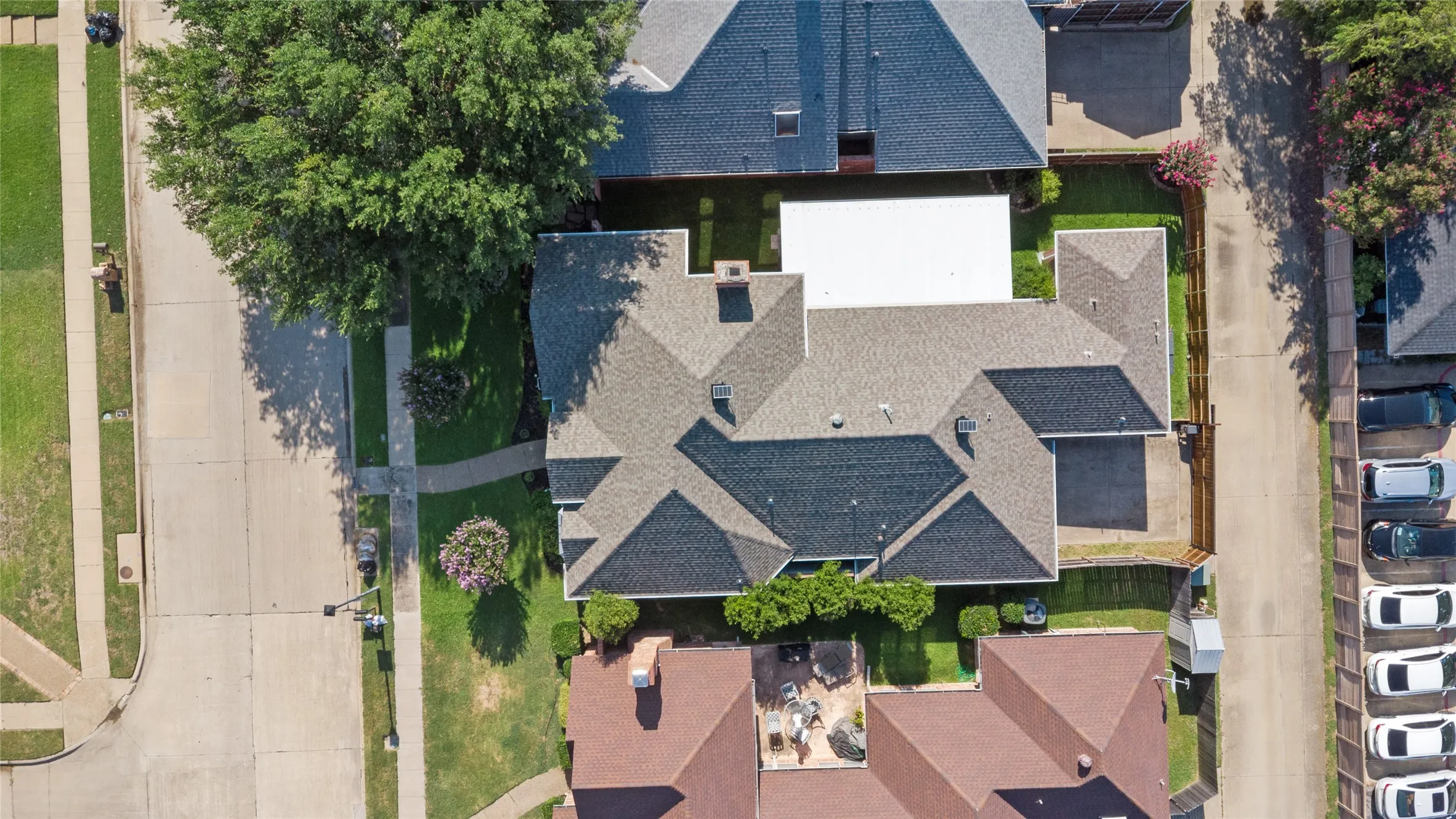 Single Family Residence For Sale in Dallas County , 1012 Murl Drive, Irving, Texas 75062, 3 Bedroom, 2 Bathroom, 2 Garage spaces, 2,241 Sqft, built in 1988, mls#21325776, Real Estate Agent in Irving, Homes For Sale in Dallas county, Homes For Sale in Irving, Realtor in Irving Texas, Real Estate Brokerage Independent Realty Texas, Luminita Cordes Realtor