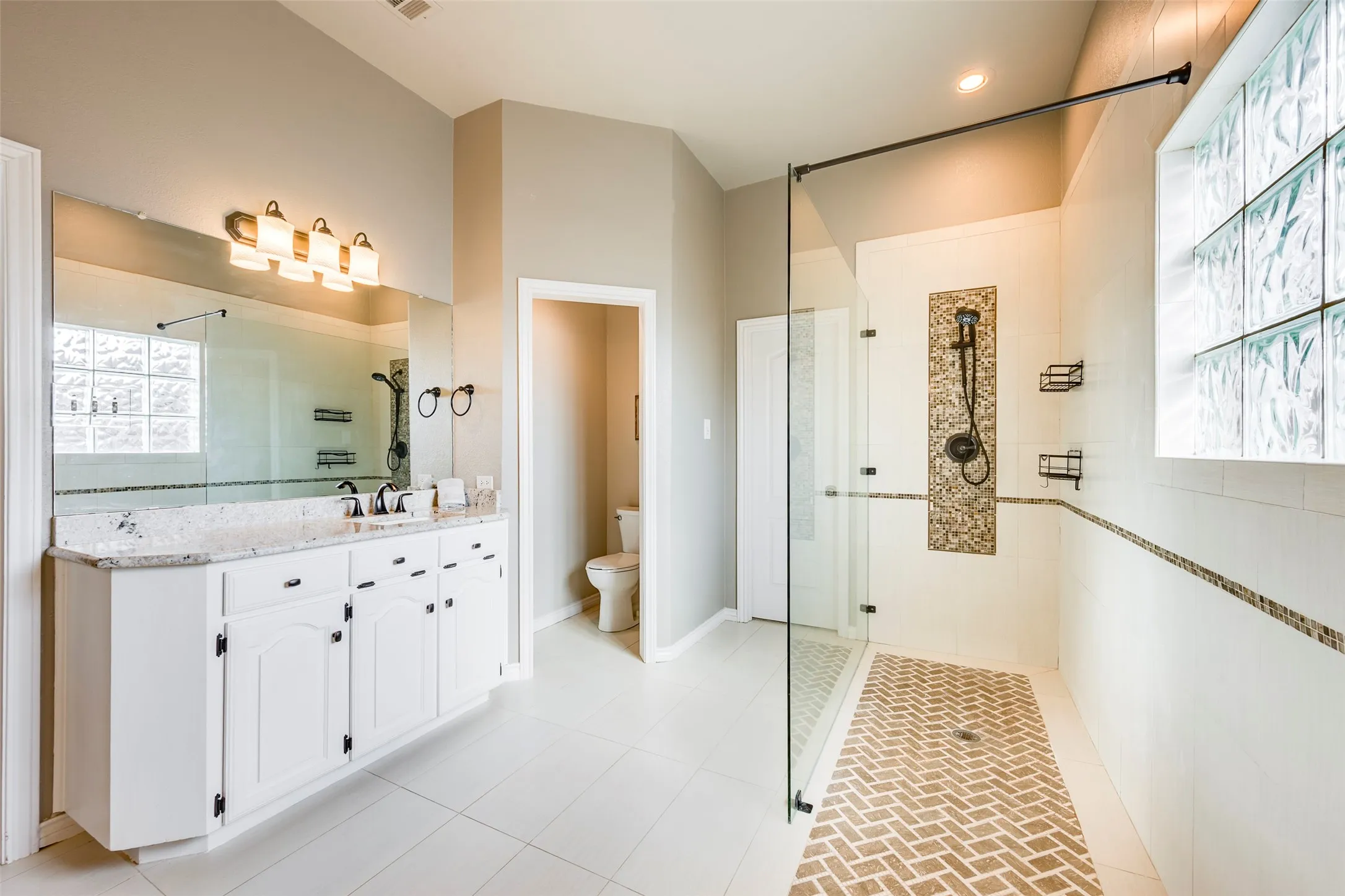 Single Family Residence For Sale in Dallas County , 1012 Murl Drive, Irving, Texas 75062, 3 Bedroom, 2 Bathroom, 2 Garage spaces, 2,241 Sqft, built in 1988, mls#21325776, Real Estate Agent in Irving, Homes For Sale in Dallas county, Homes For Sale in Irving, Realtor in Irving Texas, Real Estate Brokerage Independent Realty Texas, Luminita Cordes Realtor