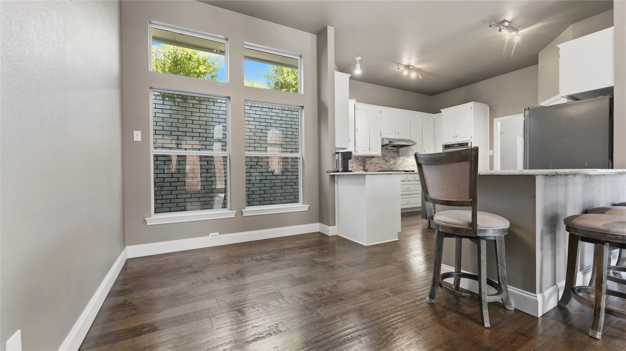 Single Family Residence For Sale in Dallas County , 1012 Murl Drive, Irving, Texas 75062, 3 Bedroom, 2 Bathroom, 2 Garage spaces, 2,241 Sqft, built in 1988, mls#21325776, Real Estate Agent in Irving, Homes For Sale in Dallas county, Homes For Sale in Irving, Realtor in Irving Texas, Real Estate Brokerage Independent Realty Texas, Luminita Cordes Realtor