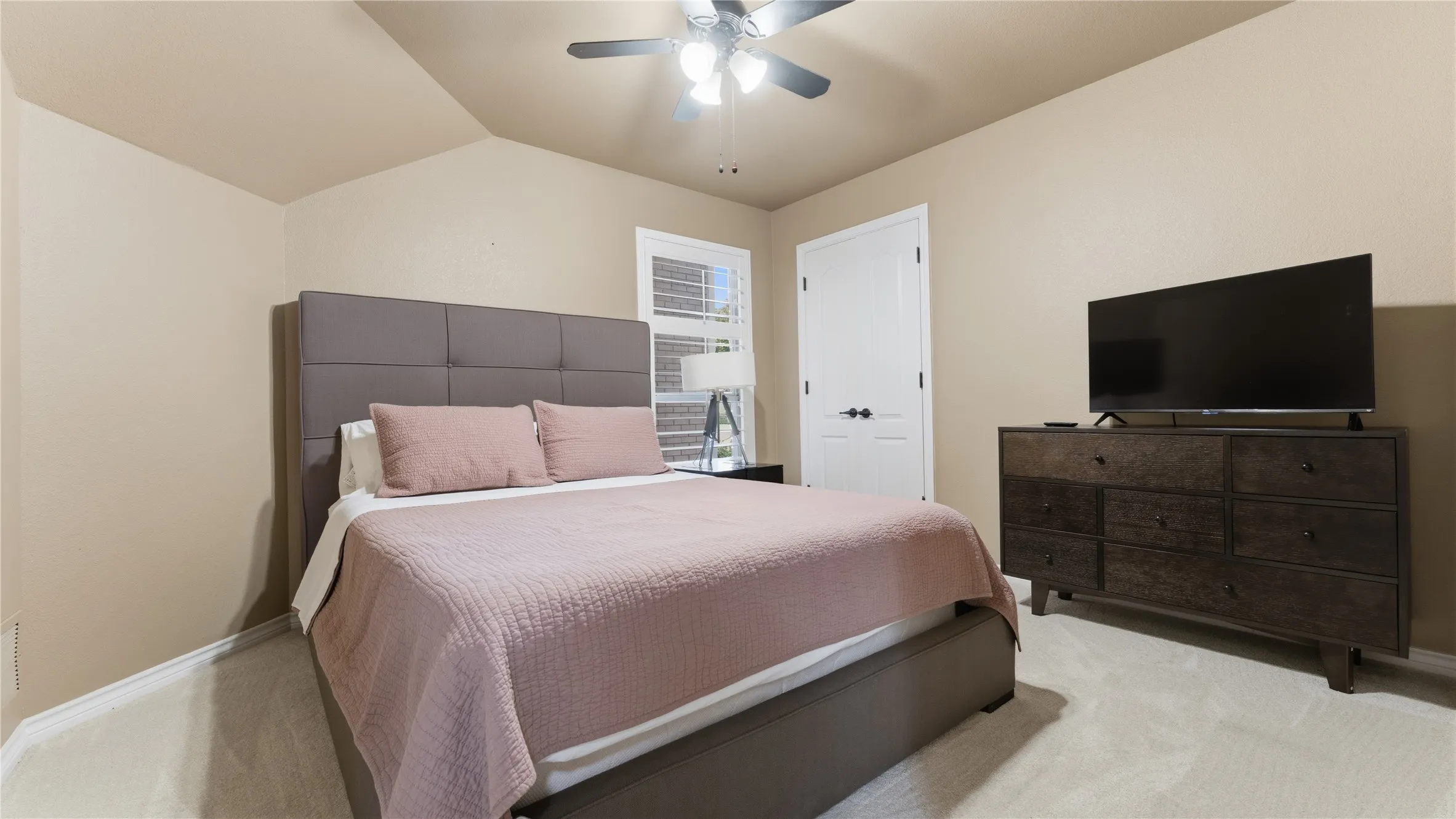 Single Family Residence For Sale in Dallas County , 1012 Murl Drive, Irving, Texas 75062, 3 Bedroom, 2 Bathroom, 2 Garage spaces, 2,241 Sqft, built in 1988, mls#21325776, Real Estate Agent in Irving, Homes For Sale in Dallas county, Homes For Sale in Irving, Realtor in Irving Texas, Real Estate Brokerage Independent Realty Texas, Luminita Cordes Realtor