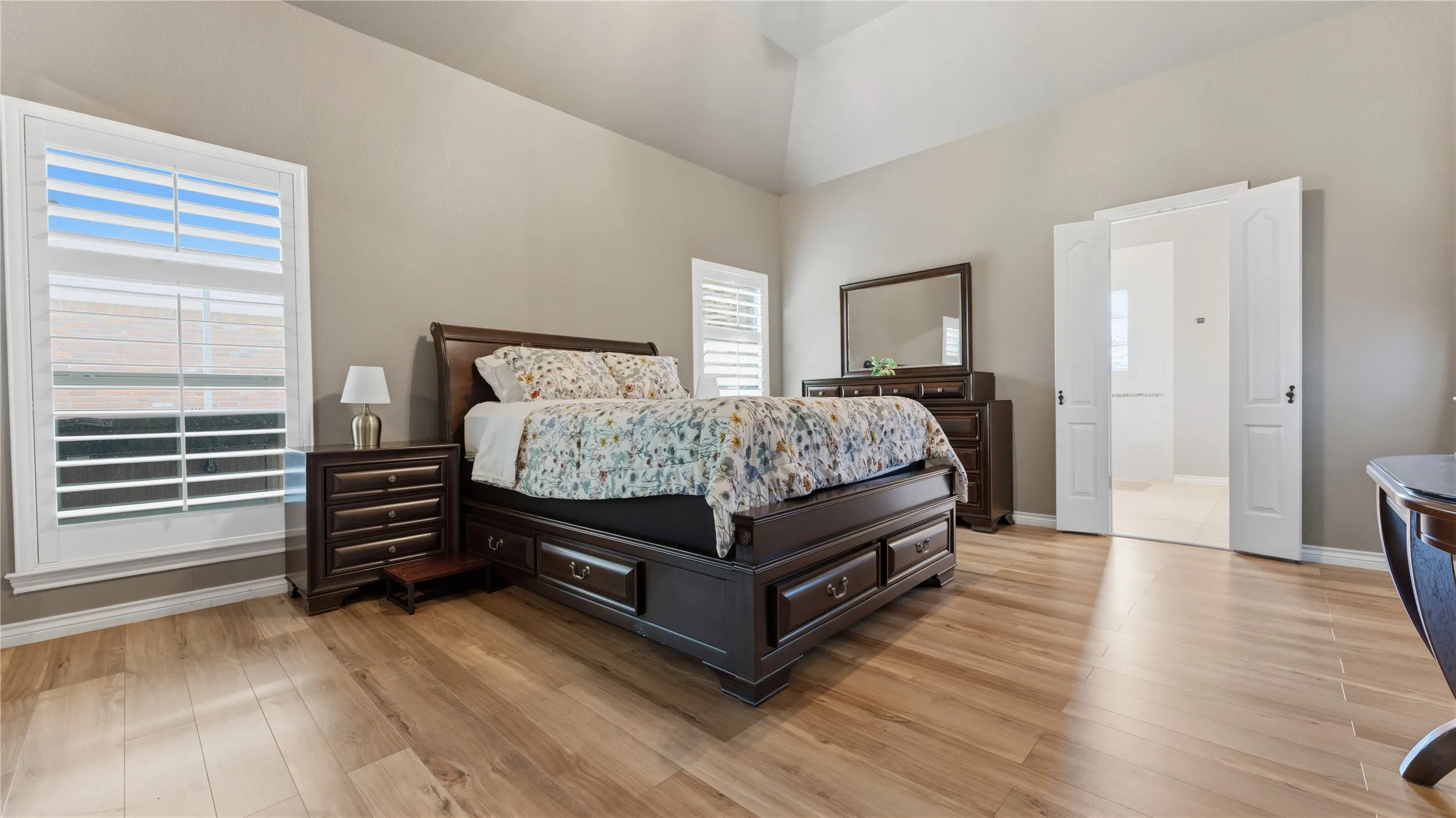 Single Family Residence For Sale in Dallas County , 1012 Murl Drive, Irving, Texas 75062, 3 Bedroom, 2 Bathroom, 2 Garage spaces, 2,241 Sqft, built in 1988, mls#21325776, Real Estate Agent in Irving, Homes For Sale in Dallas county, Homes For Sale in Irving, Realtor in Irving Texas, Real Estate Brokerage Independent Realty Texas, Luminita Cordes Realtor