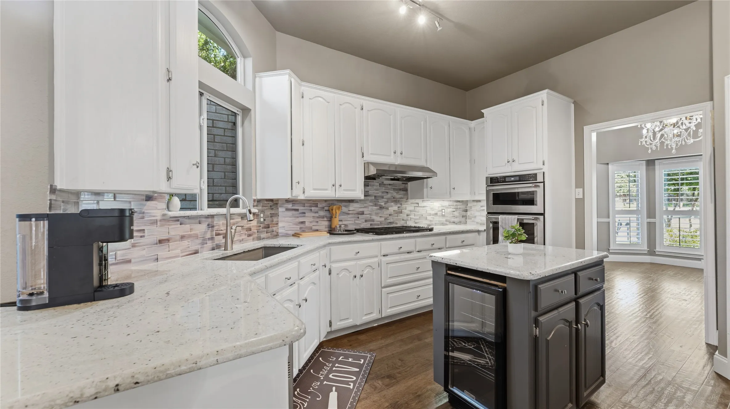 Single Family Residence For Sale in Dallas County , 1012 Murl Drive, Irving, Texas 75062, 3 Bedroom, 2 Bathroom, 2 Garage spaces, 2,241 Sqft, built in 1988, mls#21325776, Real Estate Agent in Irving, Homes For Sale in Dallas county, Homes For Sale in Irving, Realtor in Irving Texas, Real Estate Brokerage Independent Realty Texas, Luminita Cordes Realtor