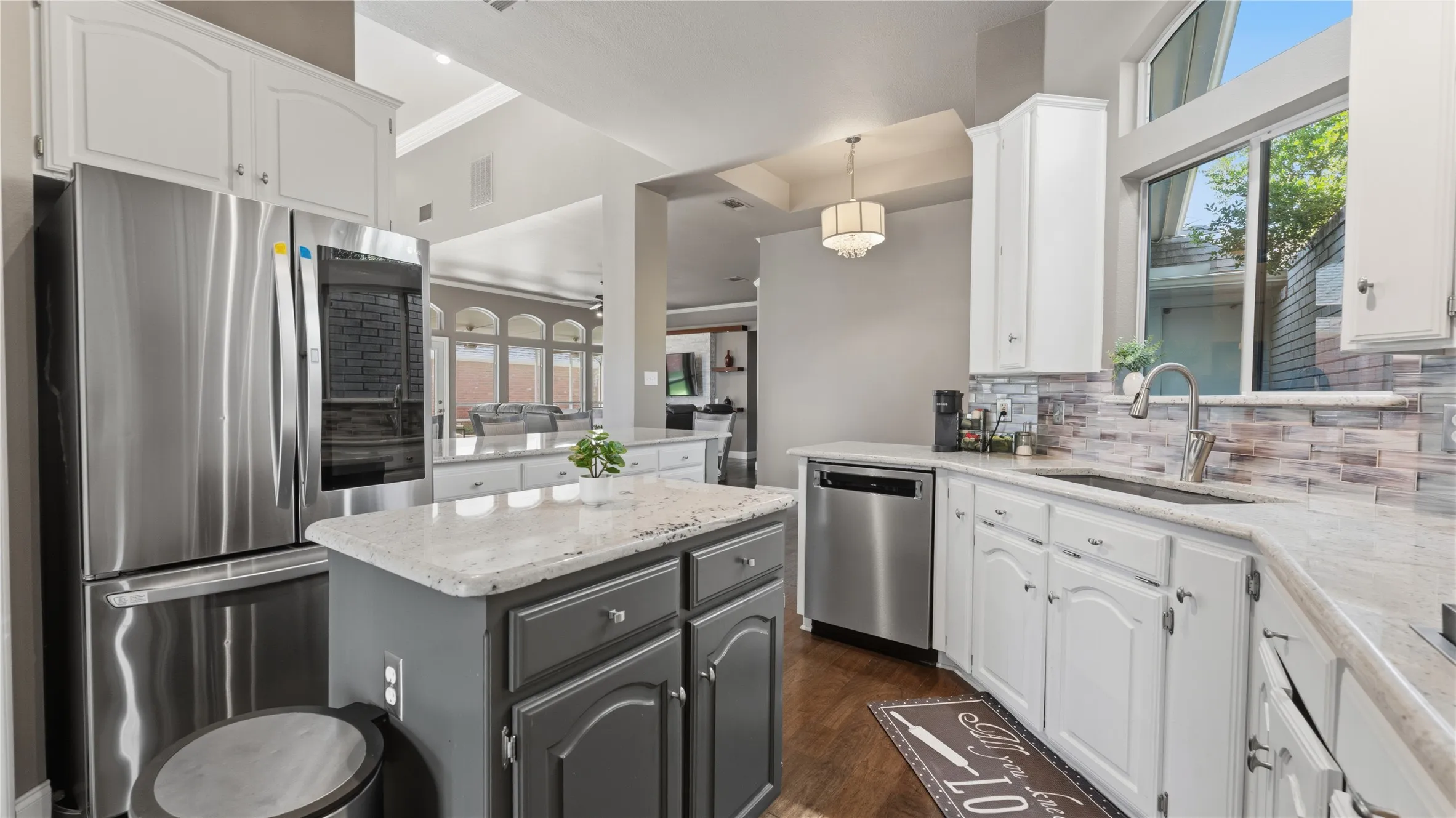 Single Family Residence For Sale in Dallas County , 1012 Murl Drive, Irving, Texas 75062, 3 Bedroom, 2 Bathroom, 2 Garage spaces, 2,241 Sqft, built in 1988, mls#21325776, Real Estate Agent in Irving, Homes For Sale in Dallas county, Homes For Sale in Irving, Realtor in Irving Texas, Real Estate Brokerage Independent Realty Texas, Luminita Cordes Realtor