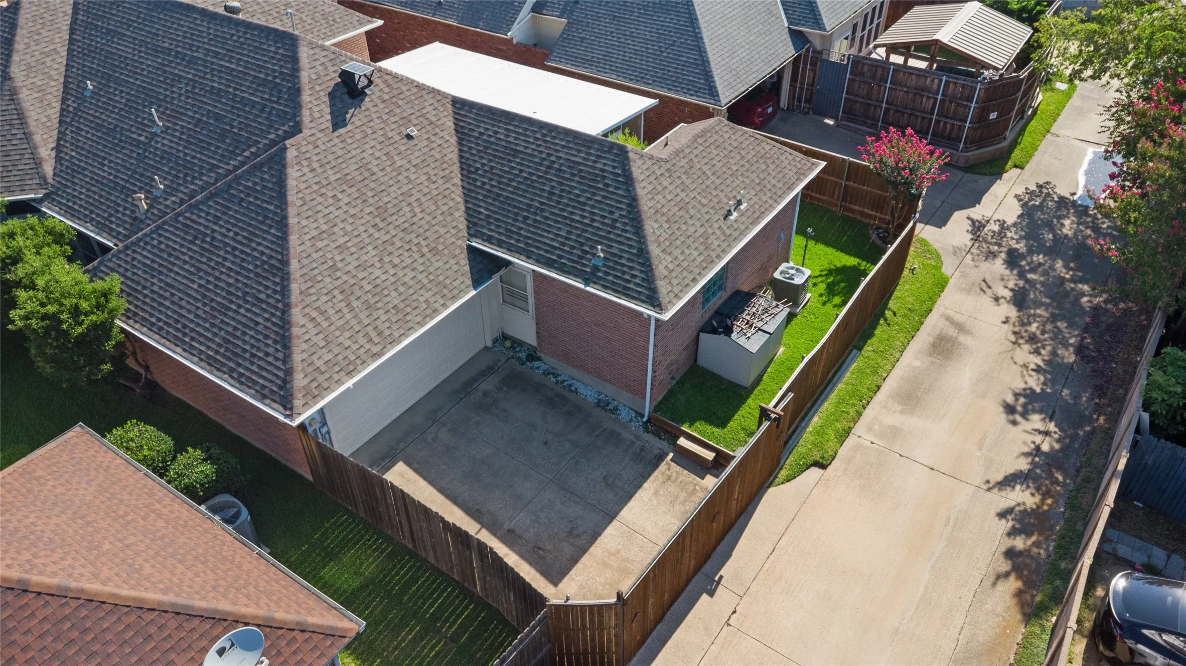 Single Family Residence For Sale in Dallas County , 1012 Murl Drive, Irving, Texas 75062, 3 Bedroom, 2 Bathroom, 2 Garage spaces, 2,241 Sqft, built in 1988, mls#21325776, Real Estate Agent in Irving, Homes For Sale in Dallas county, Homes For Sale in Irving, Realtor in Irving Texas, Real Estate Brokerage Independent Realty Texas, Luminita Cordes Realtor