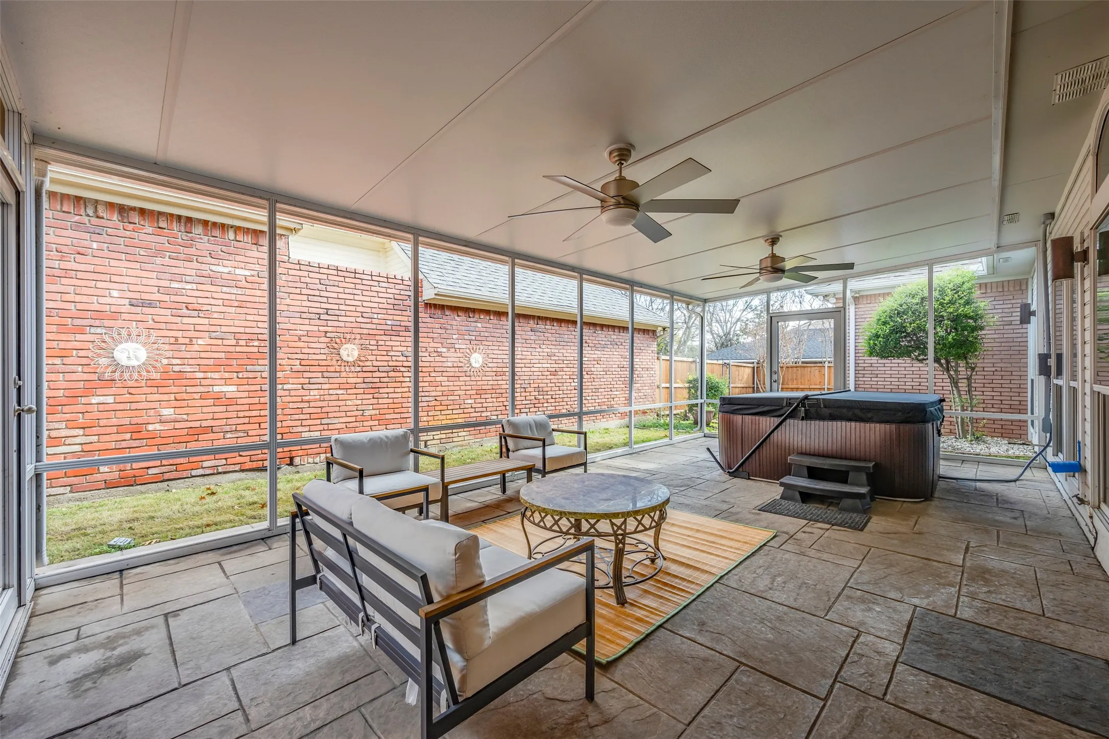 Single Family Residence For Sale in Dallas County , 1012 Murl Drive, Irving, Texas 75062, 3 Bedroom, 2 Bathroom, 2 Garage spaces, 2,241 Sqft, built in 1988, mls#21325776, Real Estate Agent in Irving, Homes For Sale in Dallas county, Homes For Sale in Irving, Realtor in Irving Texas, Real Estate Brokerage Independent Realty Texas, Luminita Cordes Realtor